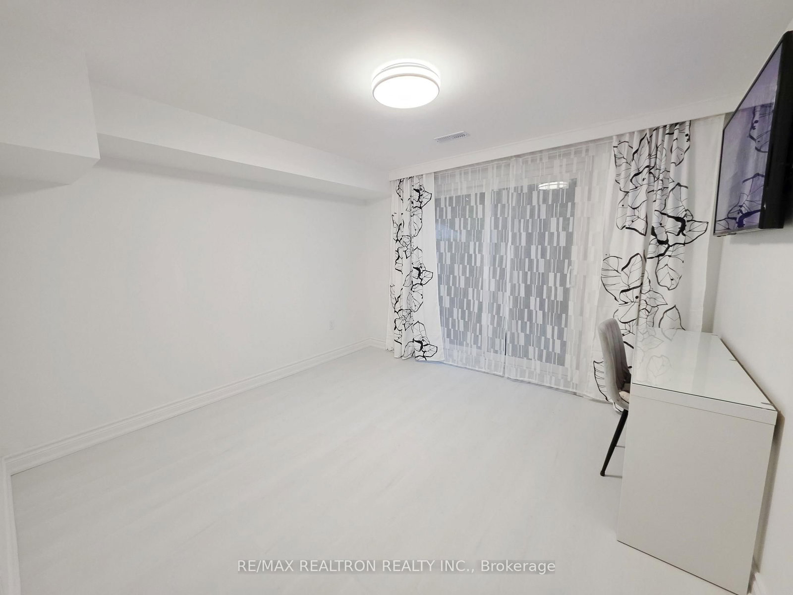 Lower-30 Lowbank Crt, Toronto — 4