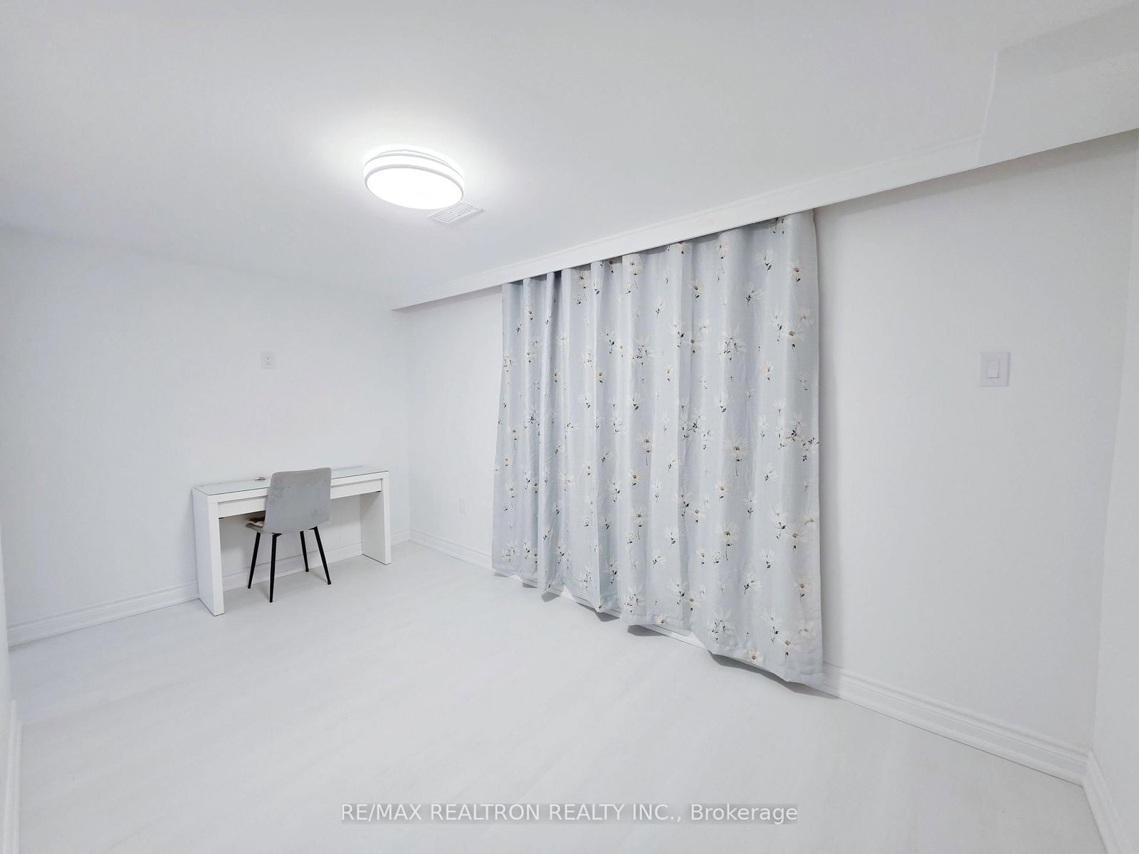 Lower-30 Lowbank Crt, Toronto — 5