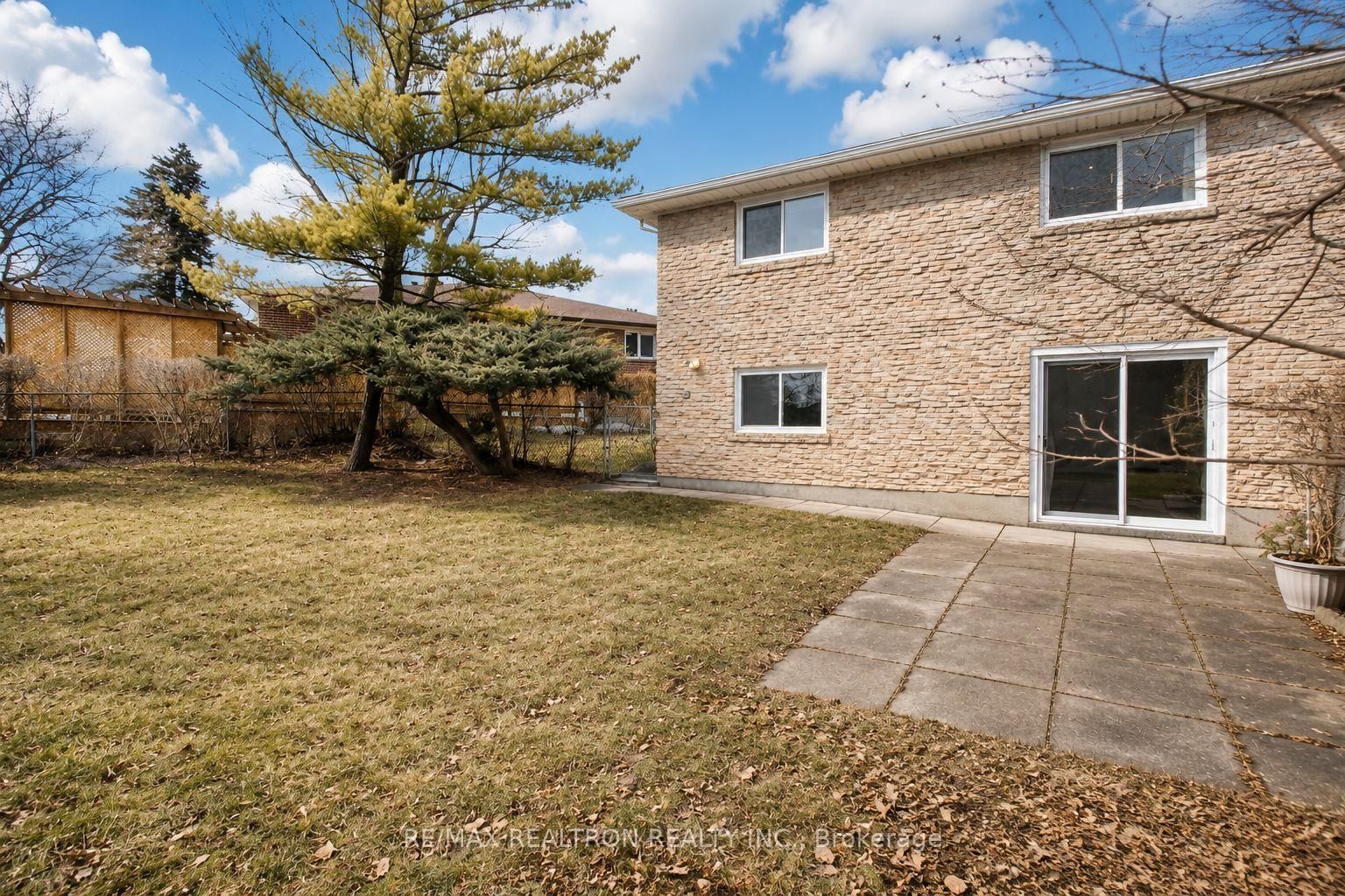 Lower-30 Lowbank Crt, Toronto — 9
