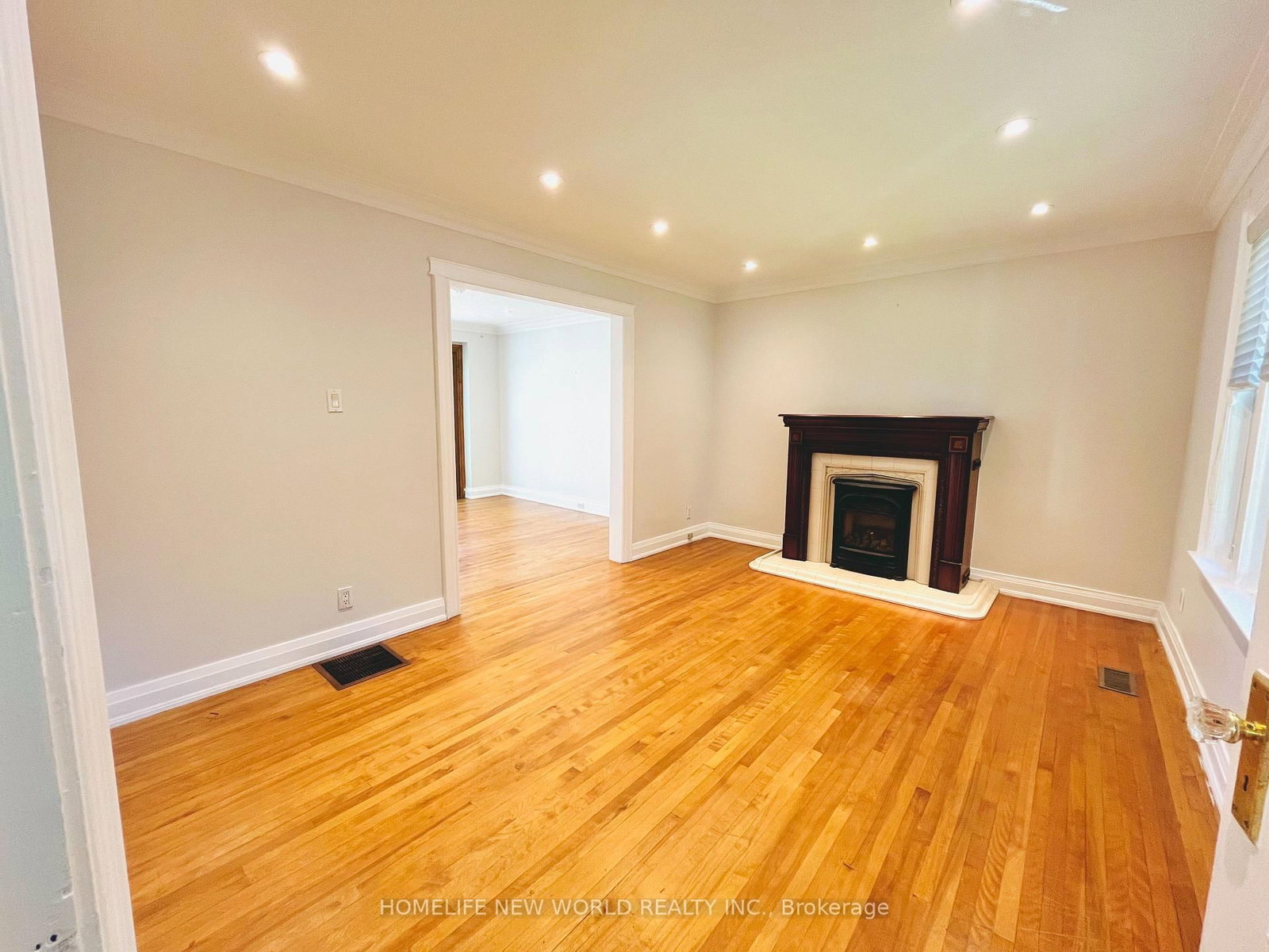 GROUND-121 KINGSDALE Ave, Toronto — 3