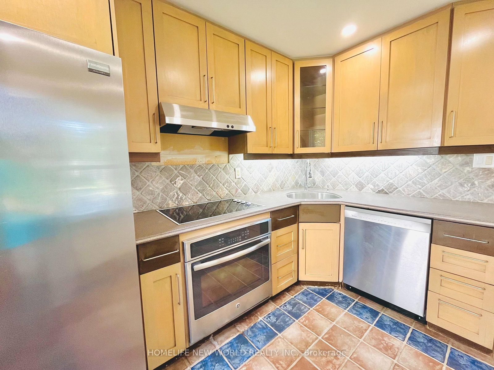 GROUND-121 KINGSDALE Ave, Toronto — 8