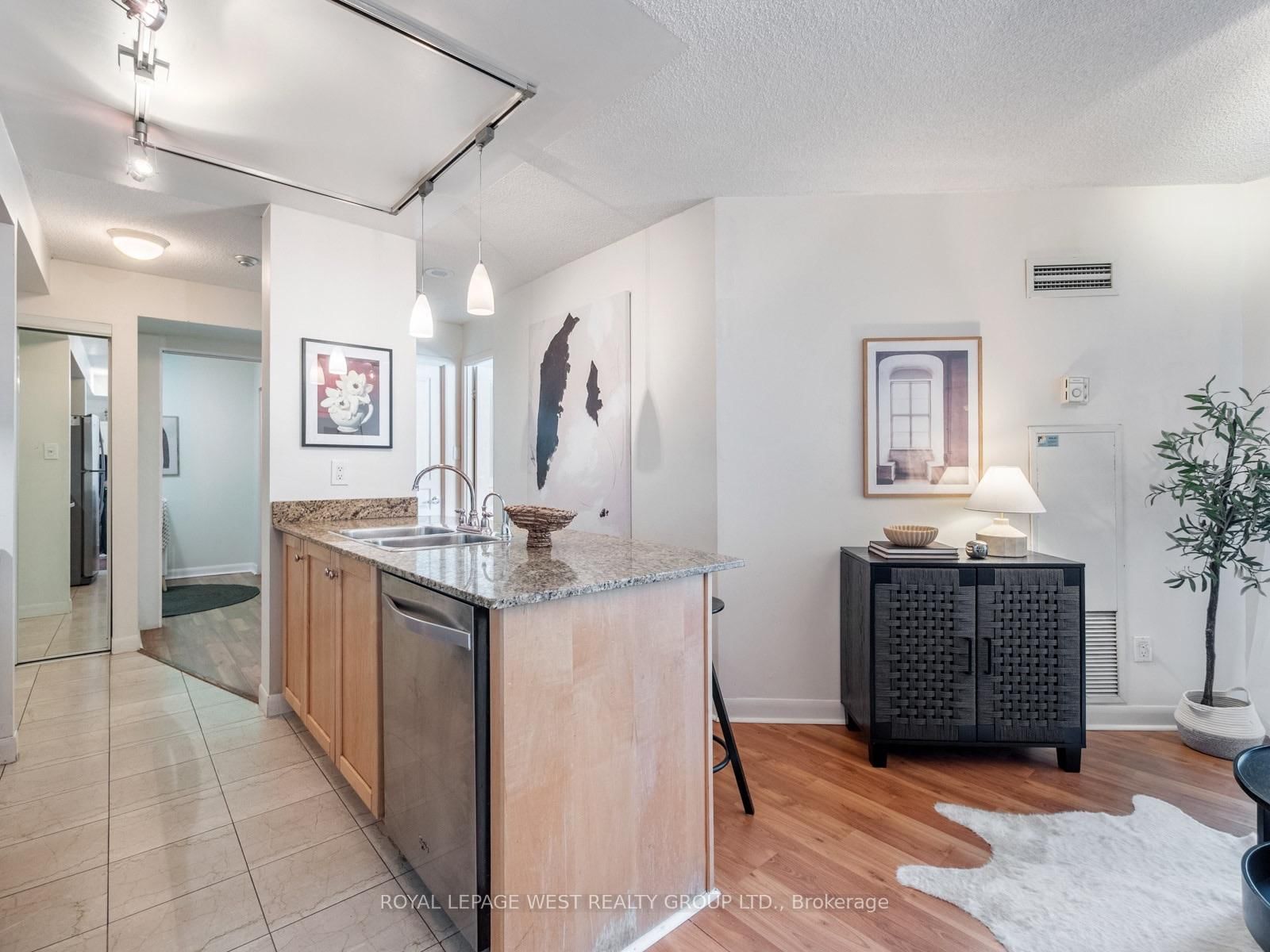 1453-313 Richmond St, Toronto — 22