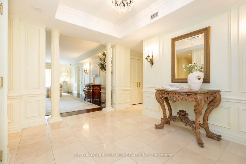 700 - 38 Avenue Rd - Photo 2