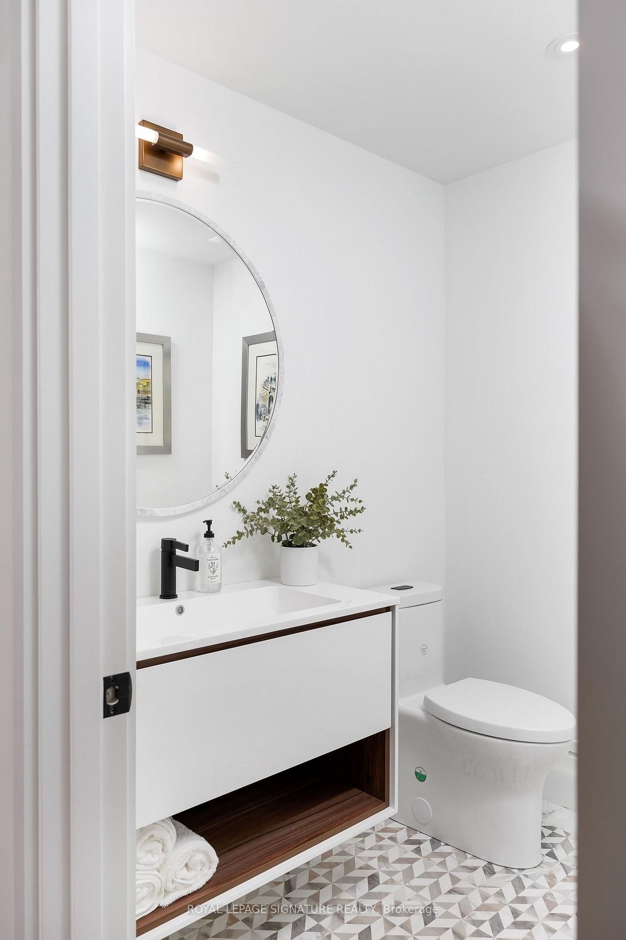 207 Strathallan Blvd, Toronto — 48