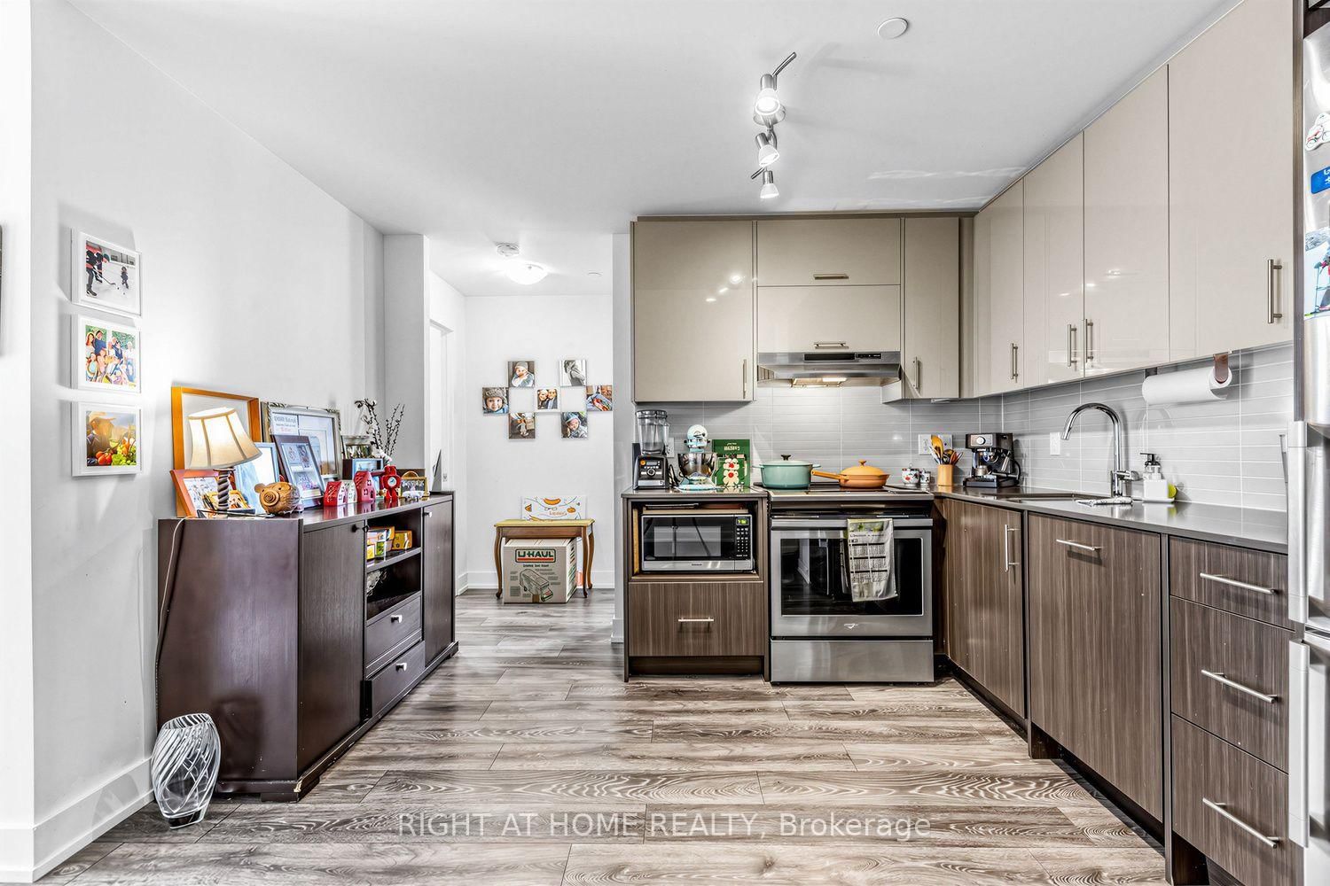 2-180 Fairview Mall Dr, Toronto — 11