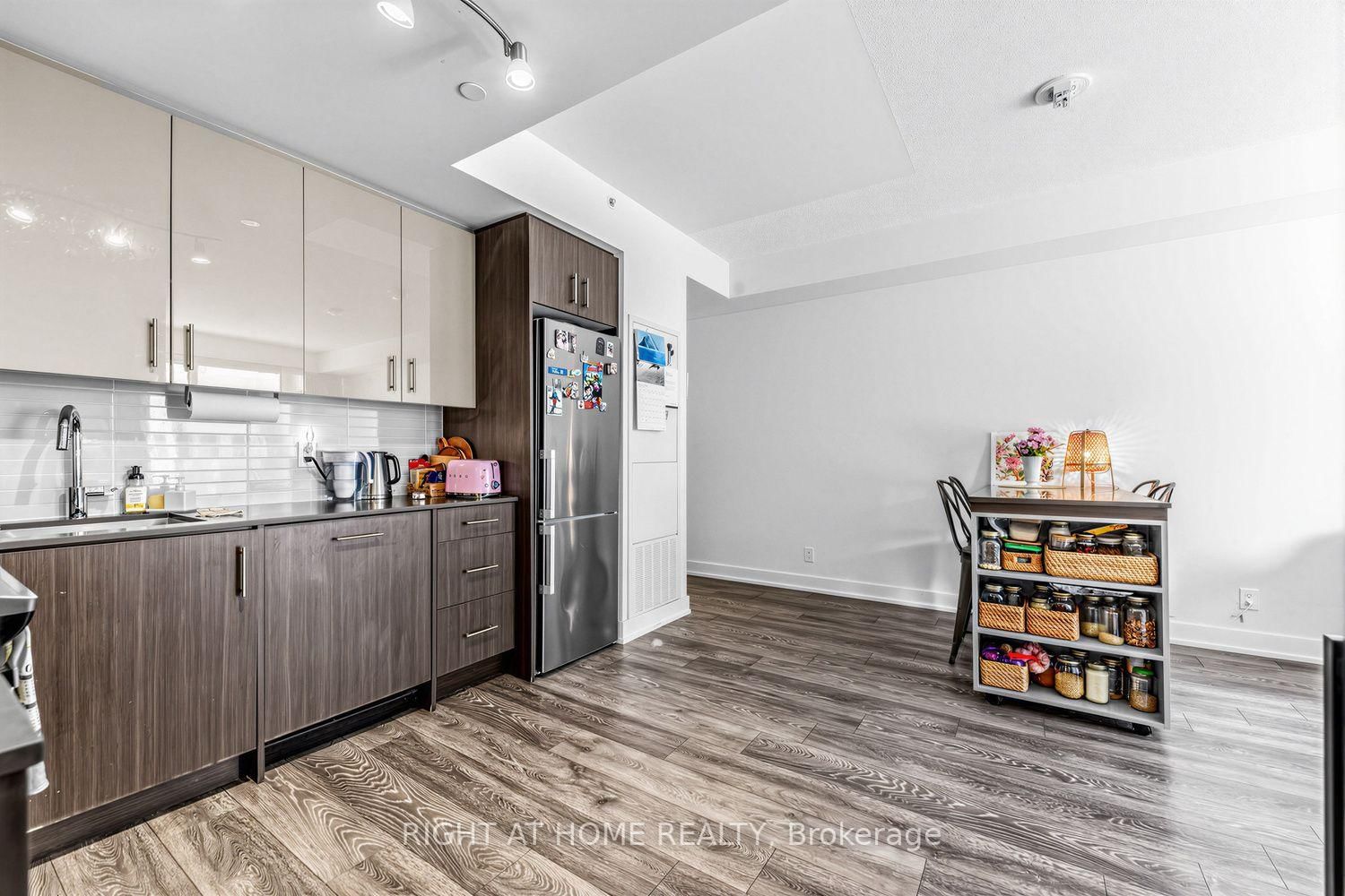 2-180 Fairview Mall Dr, Toronto — 12