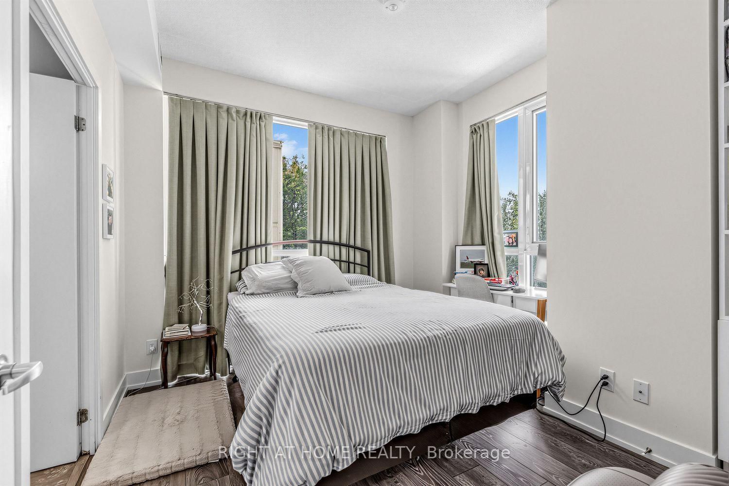 2-180 Fairview Mall Dr, Toronto — 13