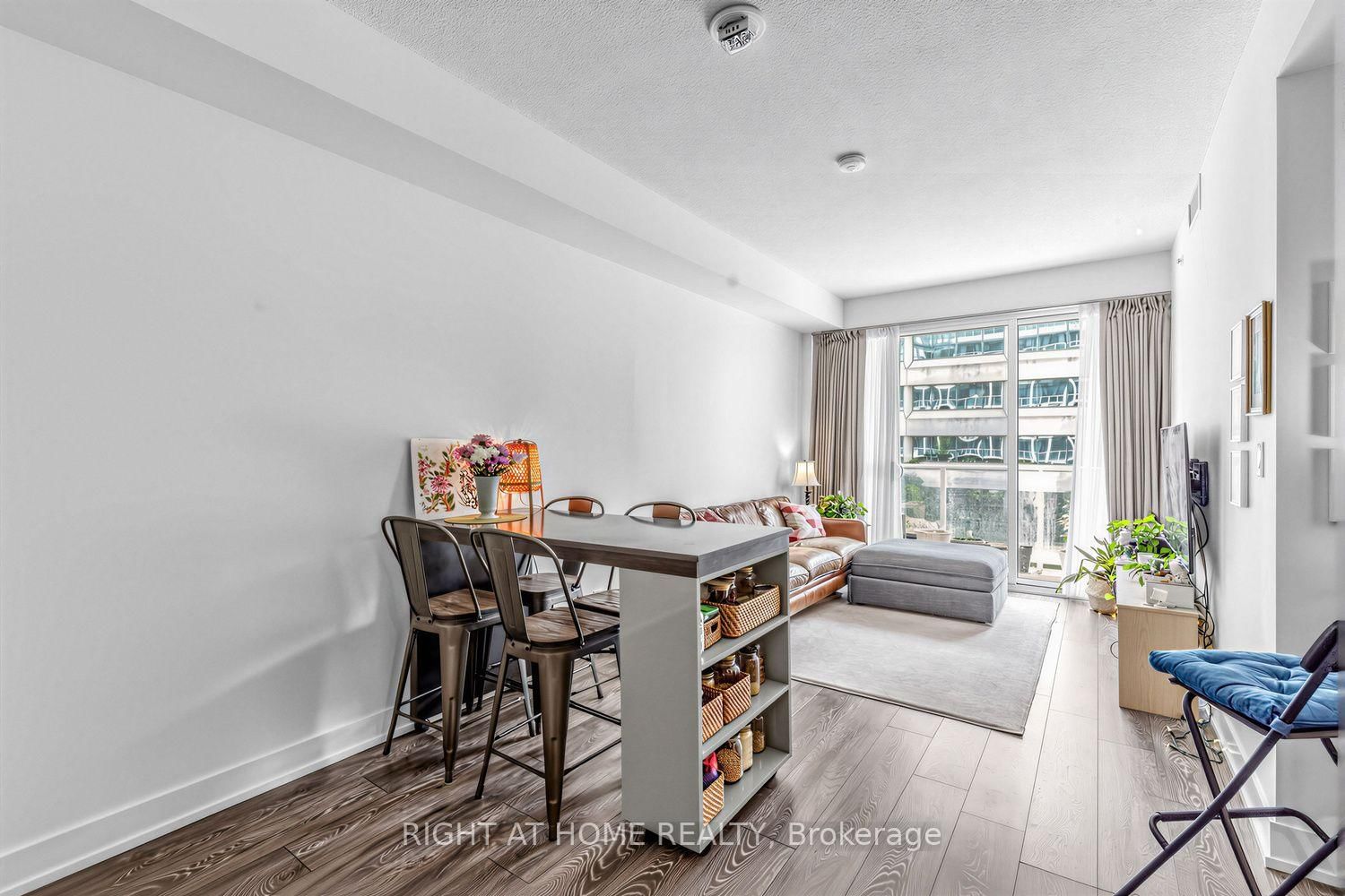 2-180 Fairview Mall Dr, Toronto — 3