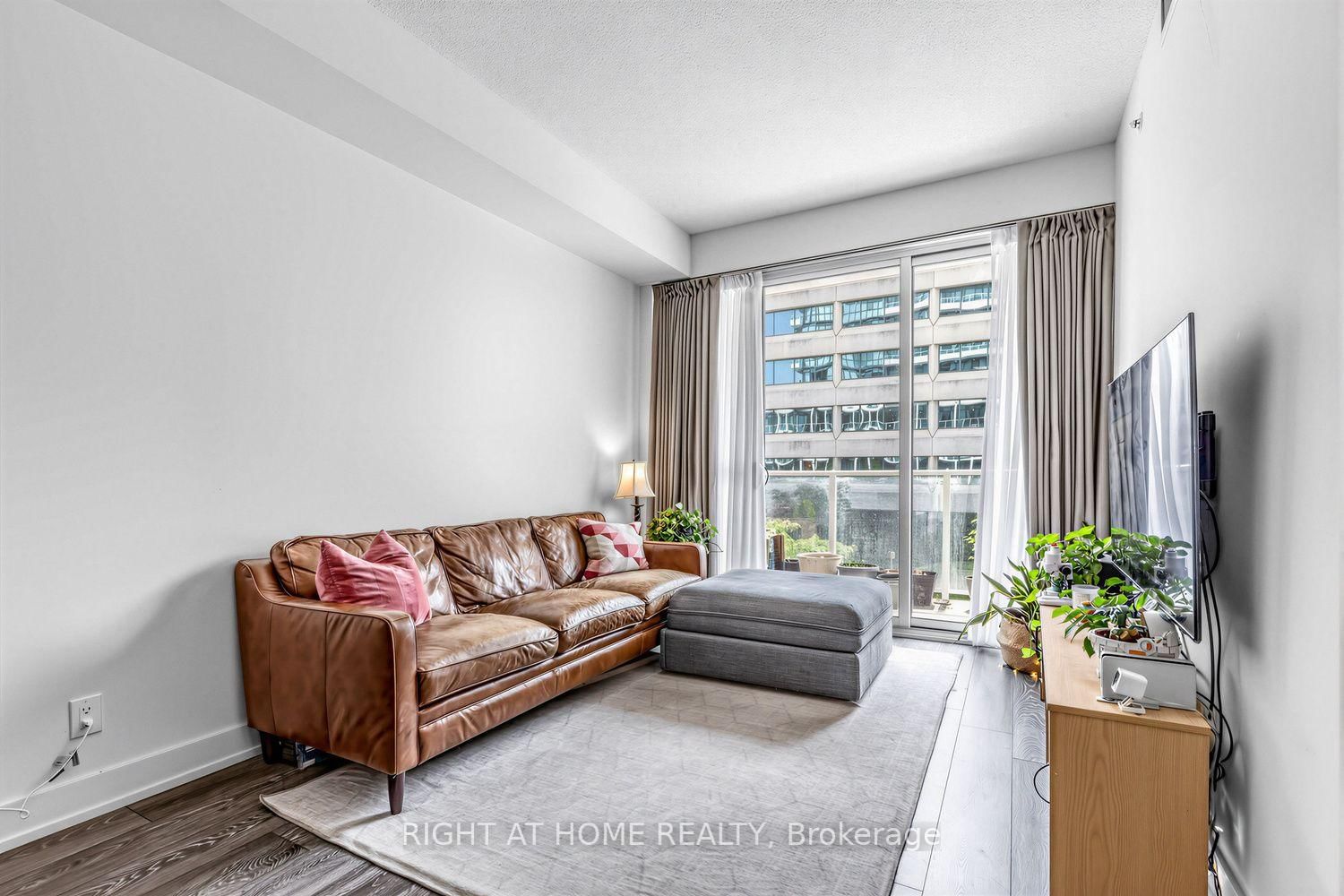 2-180 Fairview Mall Dr, Toronto — 4