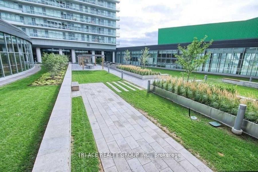 Th02-113 Mcmahon Dr, Toronto — 4