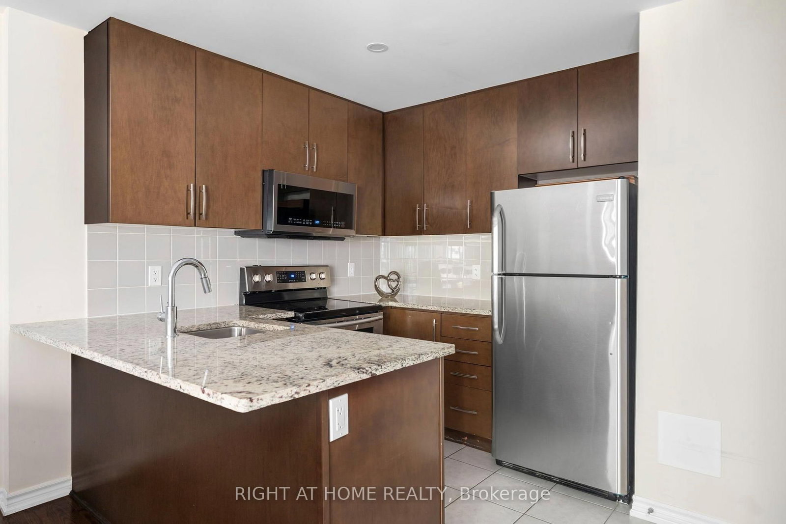 31-27 Coneflower Cres, Toronto — 17