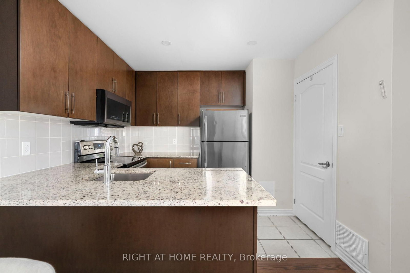 31-27 Coneflower Cres, Toronto — 18