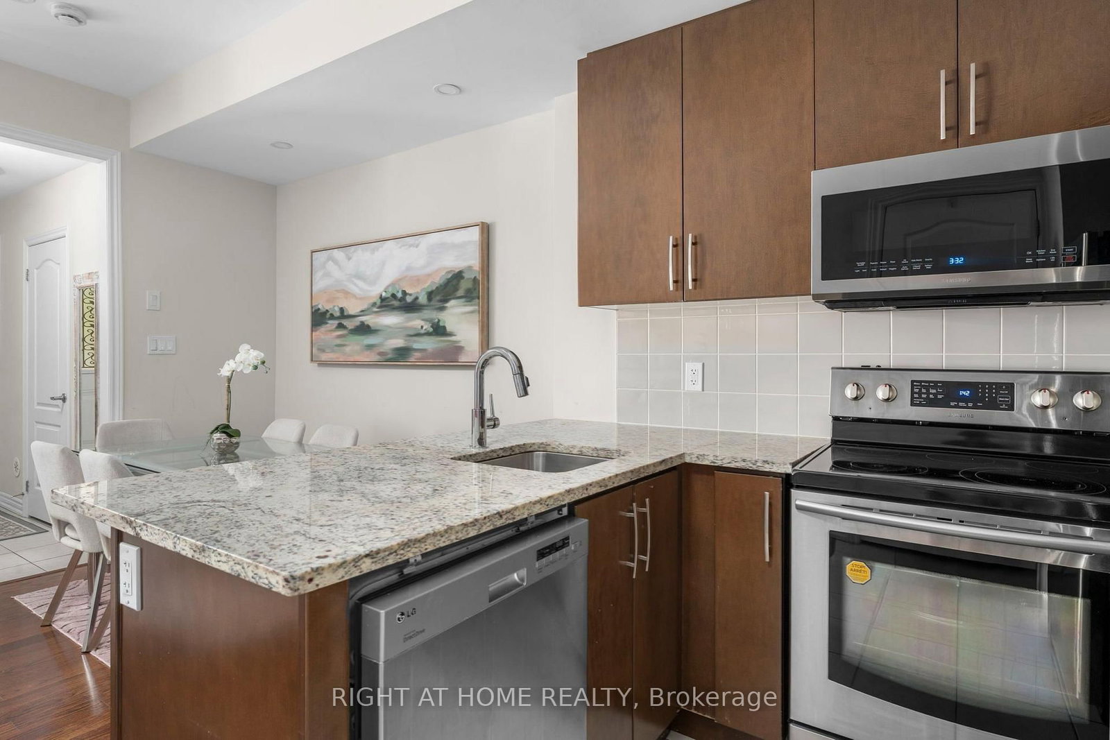 31-27 Coneflower Cres, Toronto — 20