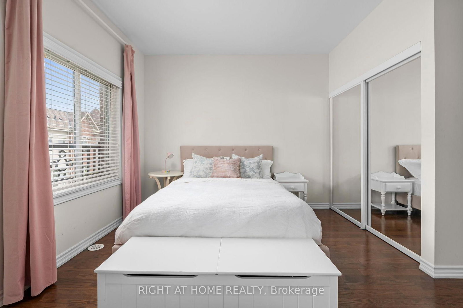 31-27 Coneflower Cres, Toronto — 32