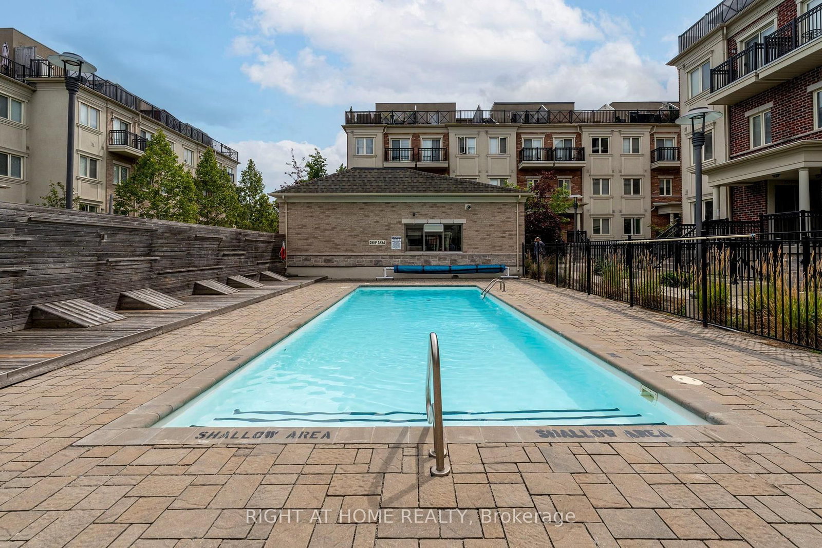 31-27 Coneflower Cres, Toronto — 42