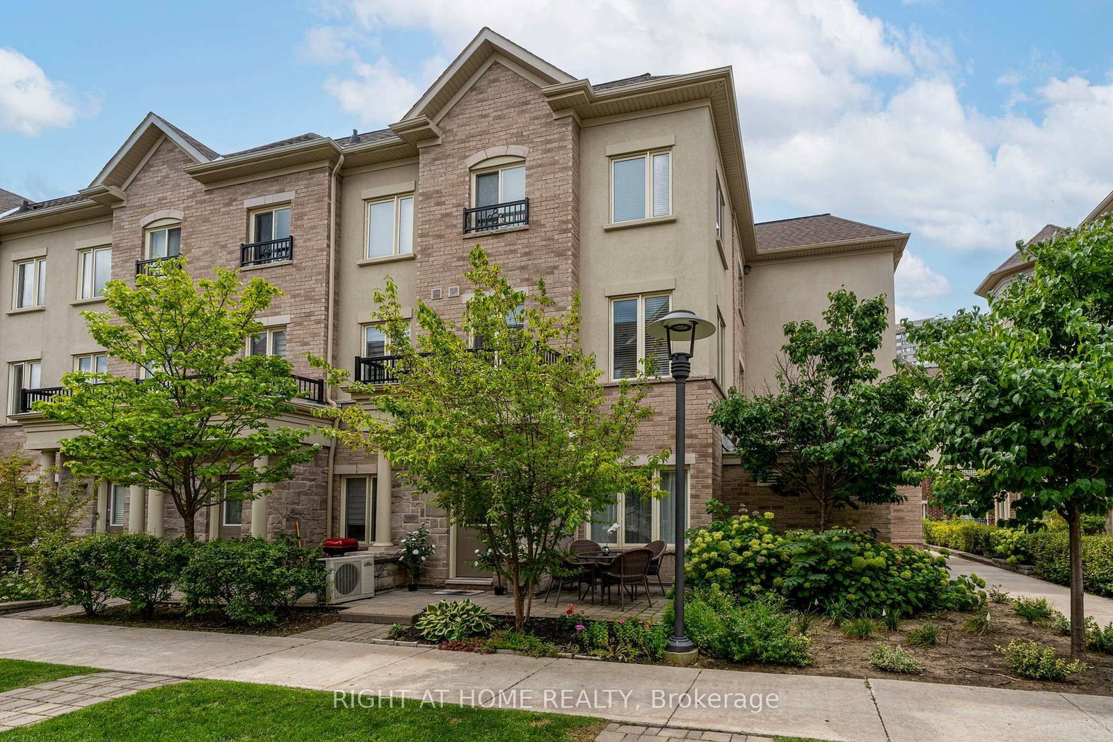 31-27 Coneflower Cres, Toronto — 44