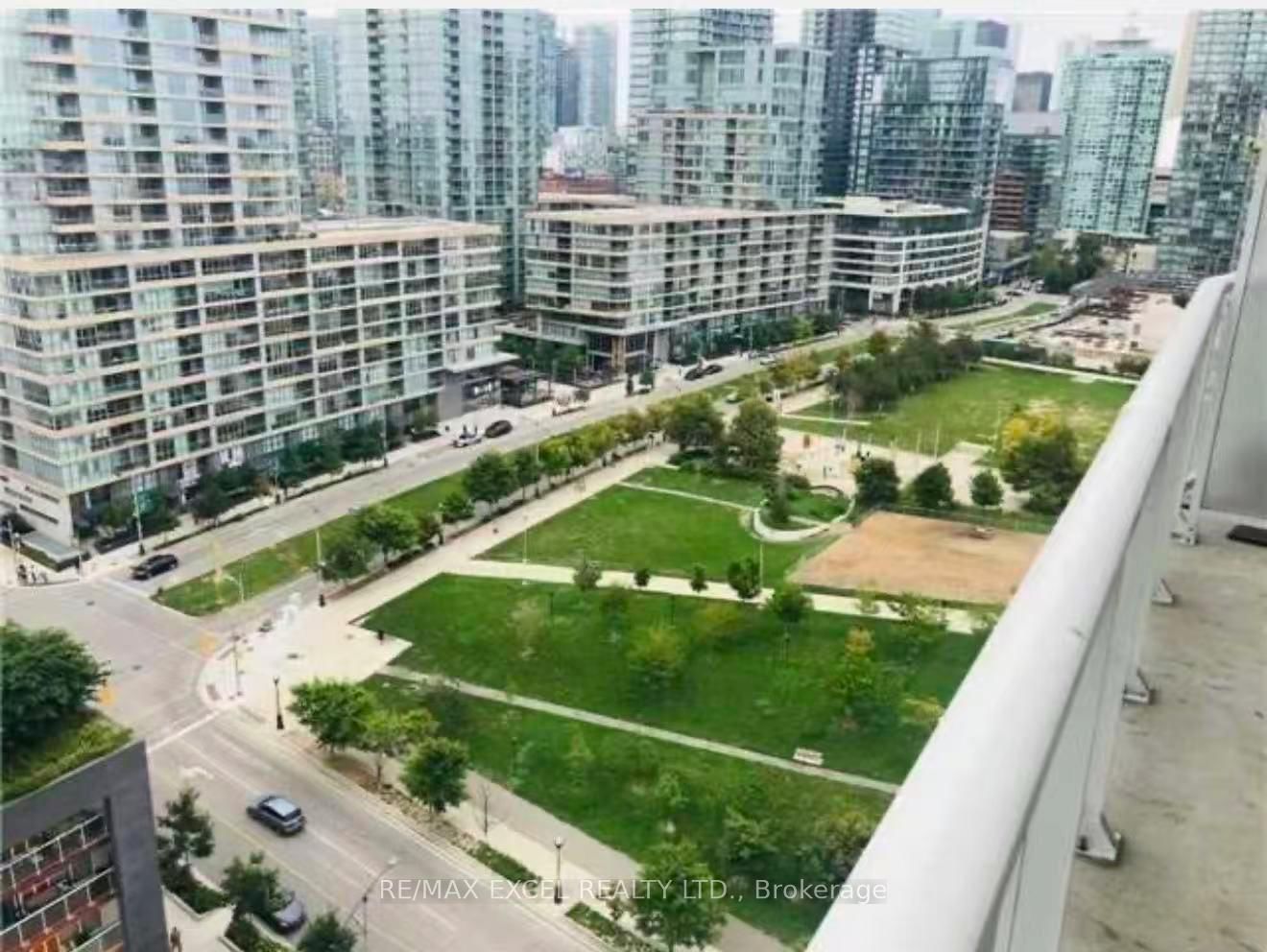 1915-75 Queens Wharf Rd, Toronto — 32