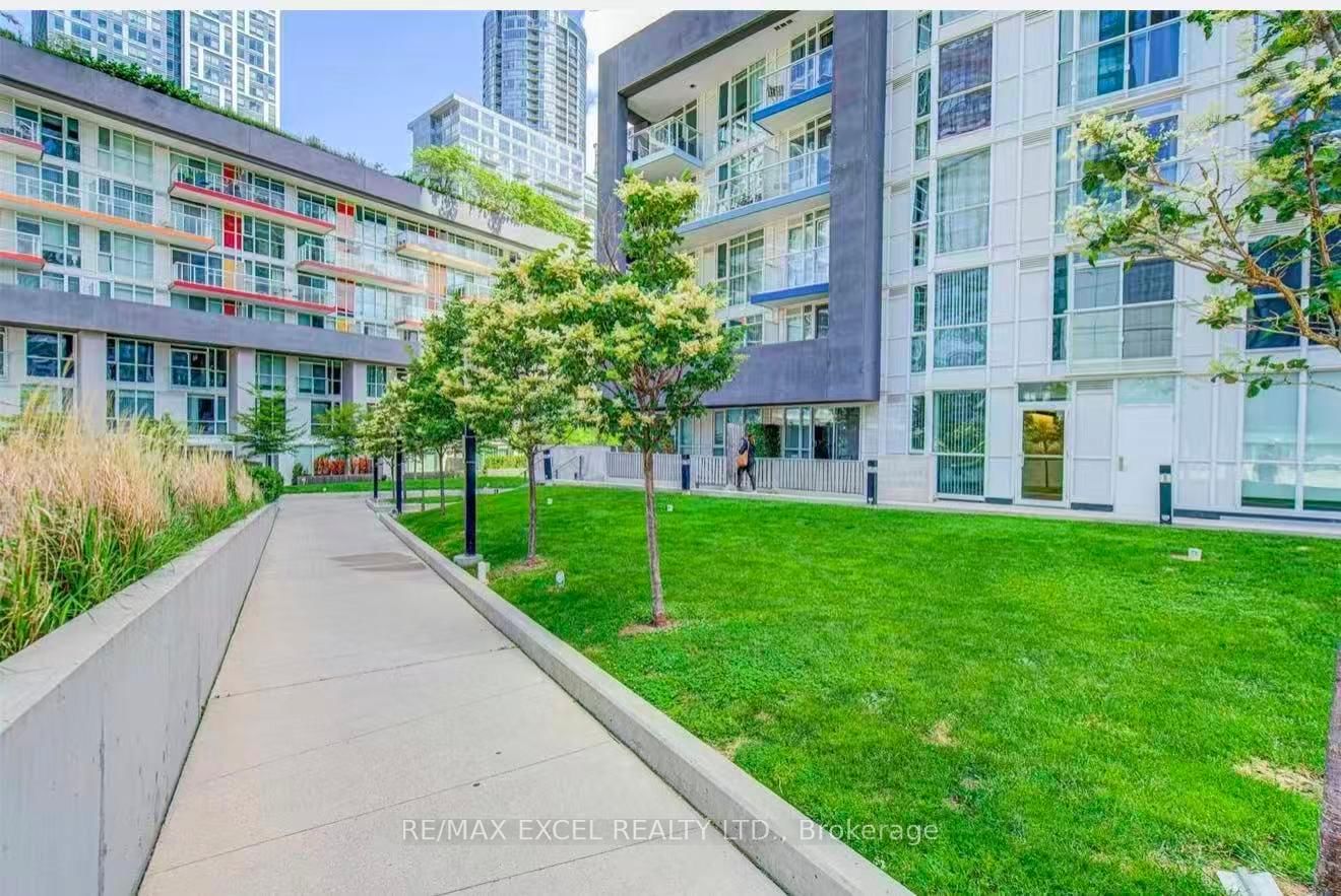 1915-75 Queens Wharf Rd, Toronto — 9