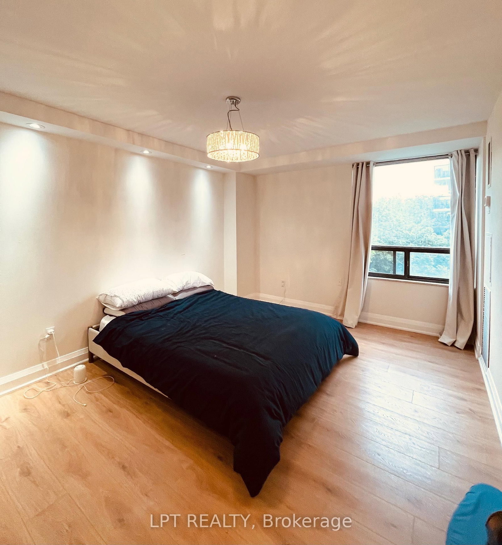 402-22 Shallmar Blvd, Toronto — 11