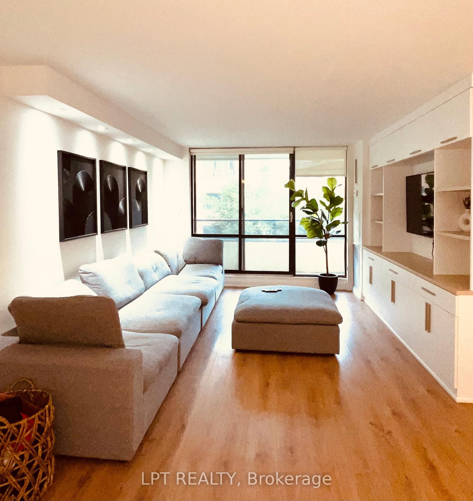 402-22 Shallmar Blvd, Toronto — 3