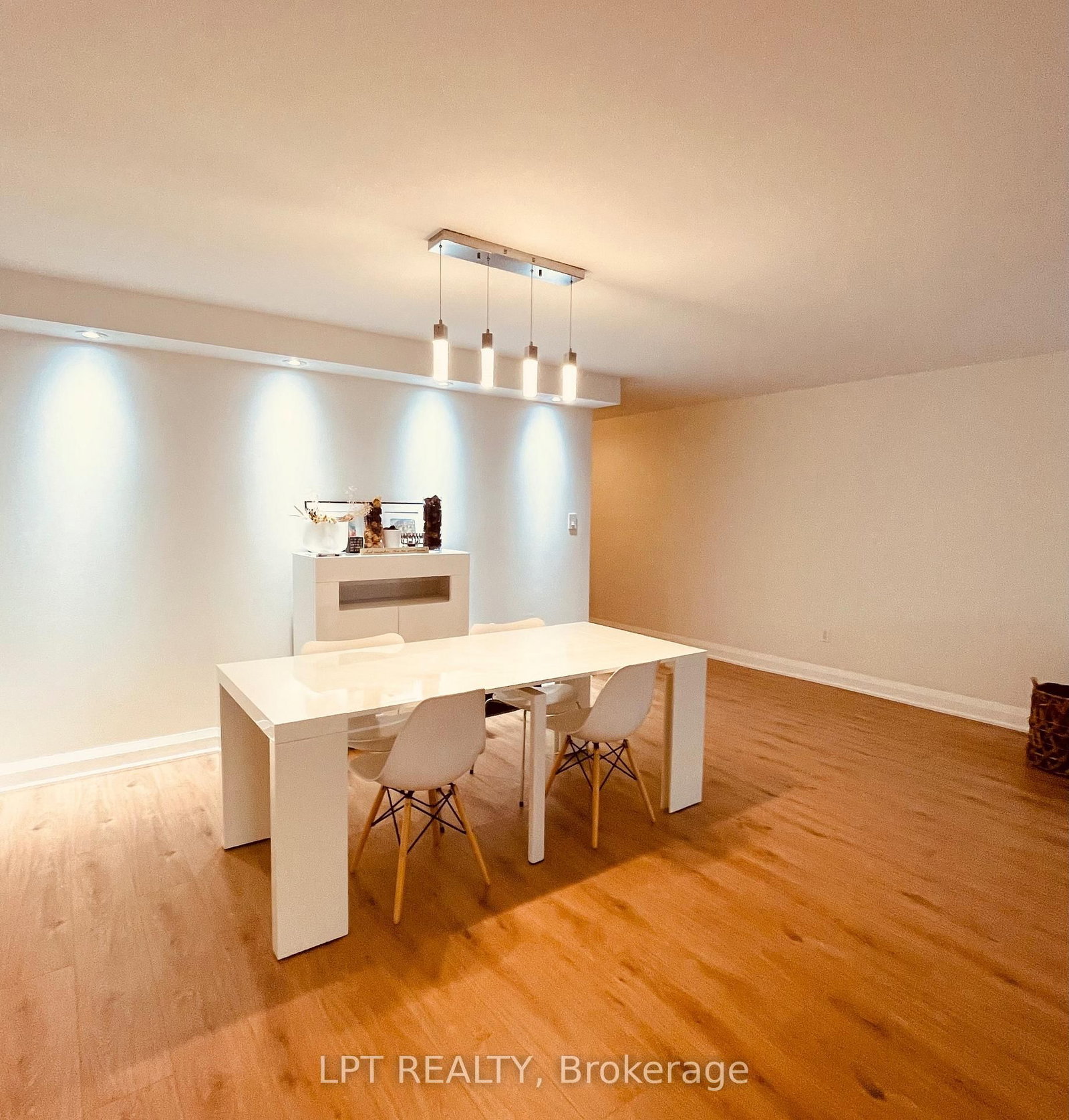 402-22 Shallmar Blvd, Toronto — 4