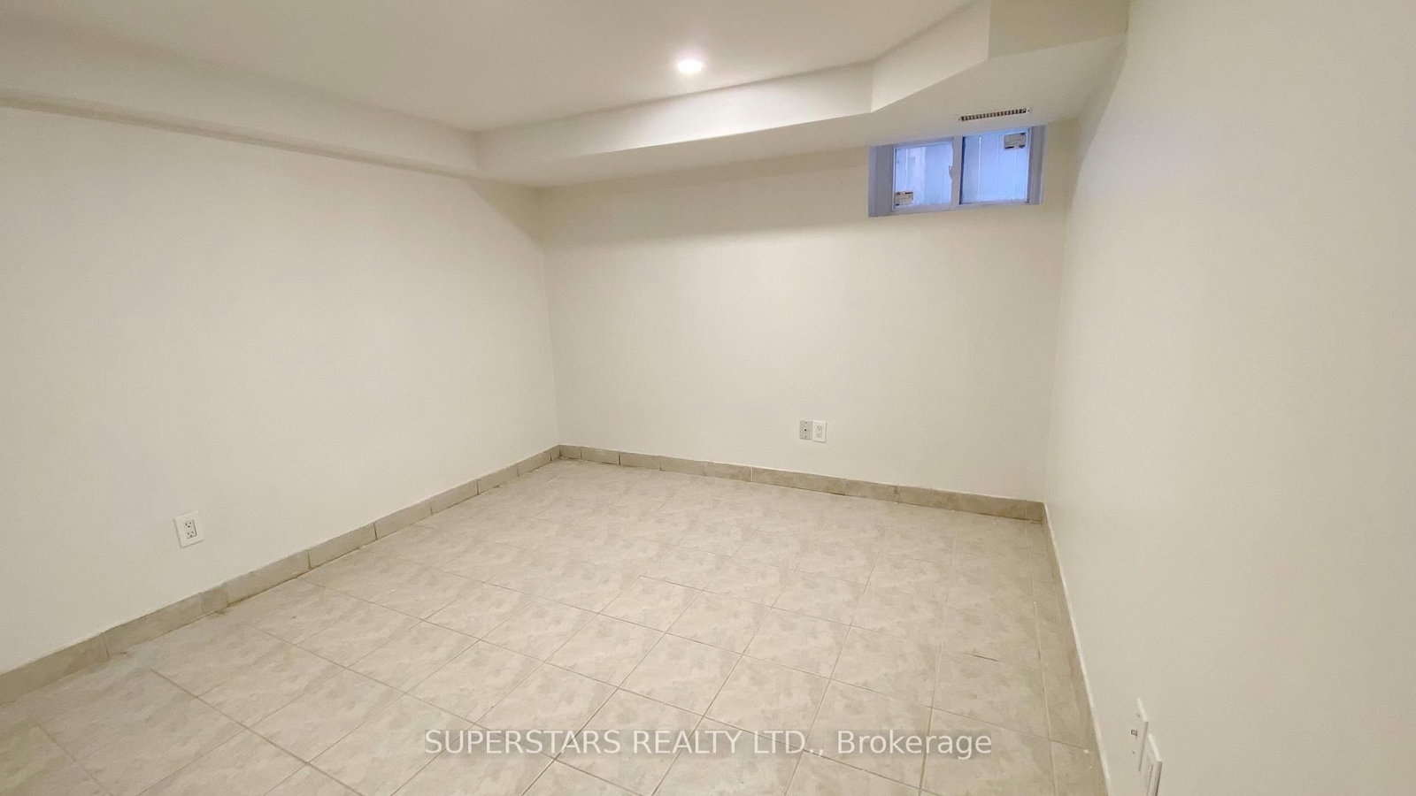 1-122 Huron St, Toronto — 4