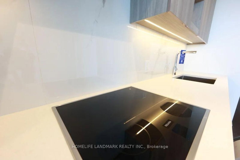 1111 - 27 McMahon Dr - Photo 2