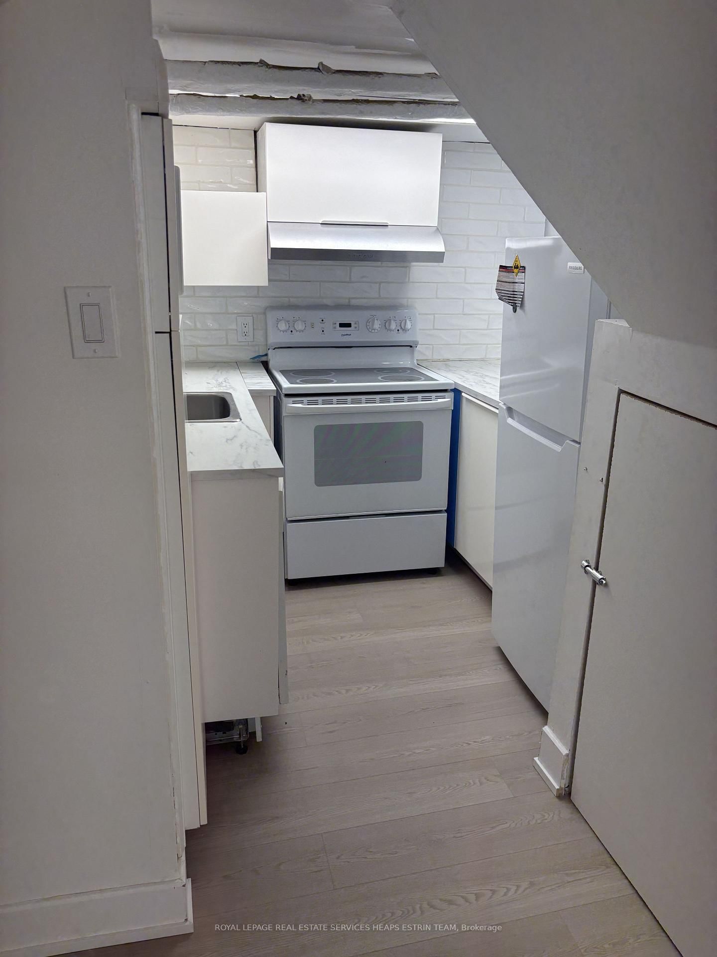 Lower-330 St Clair Ave, Toronto — 4