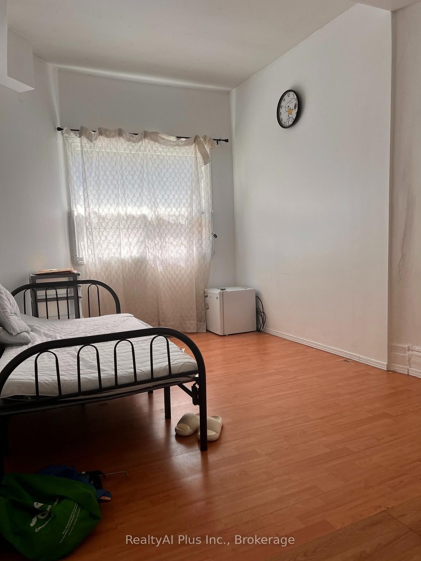 182 Boulton Ave, Toronto — 4