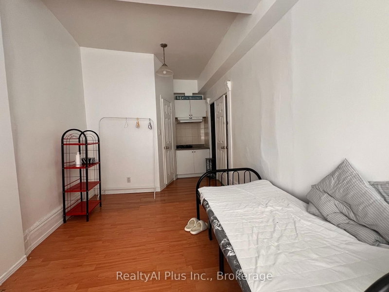 182 Boulton Ave - Photo 5