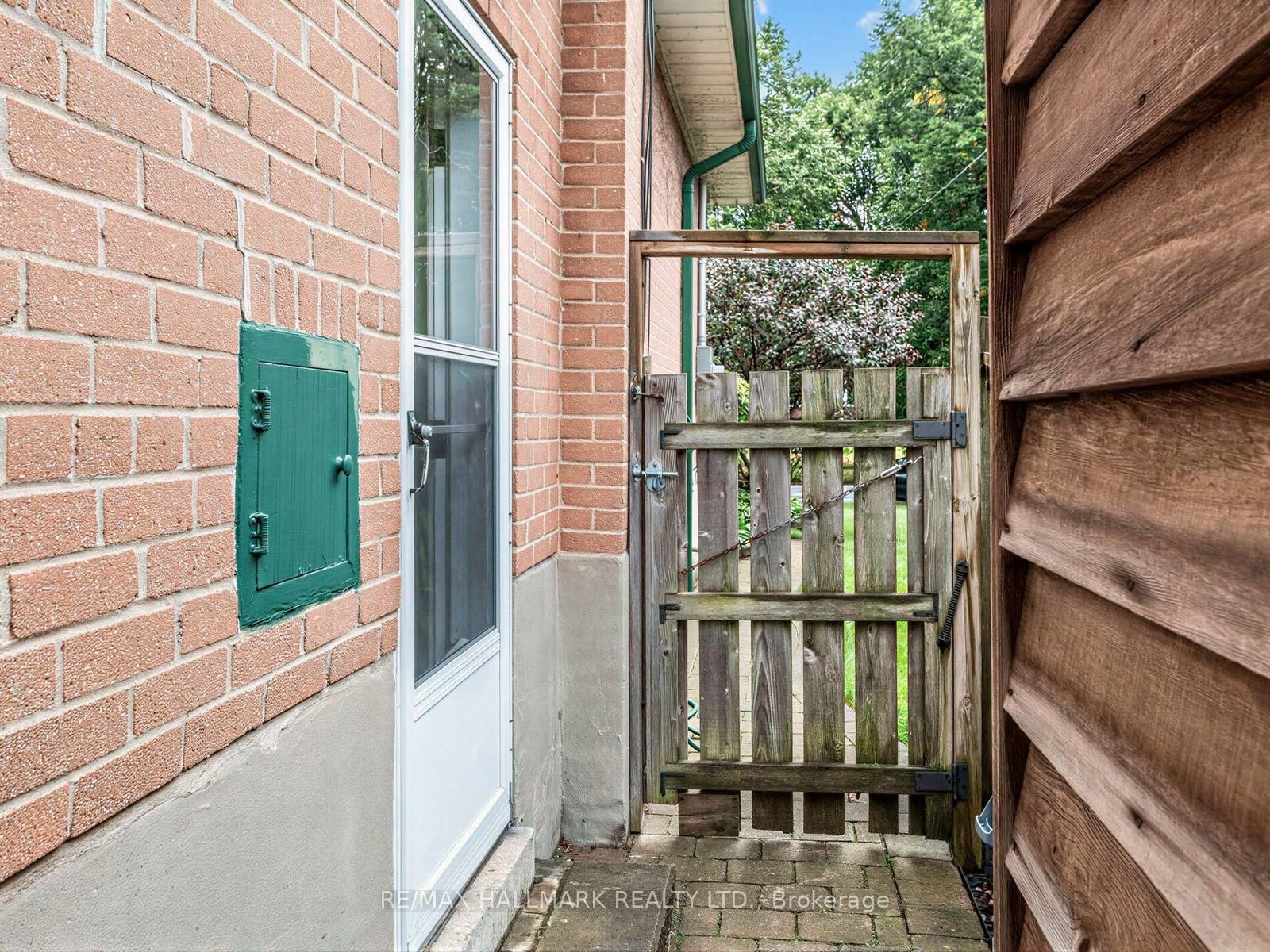 23 Lynnbrook Dr, Toronto — 37