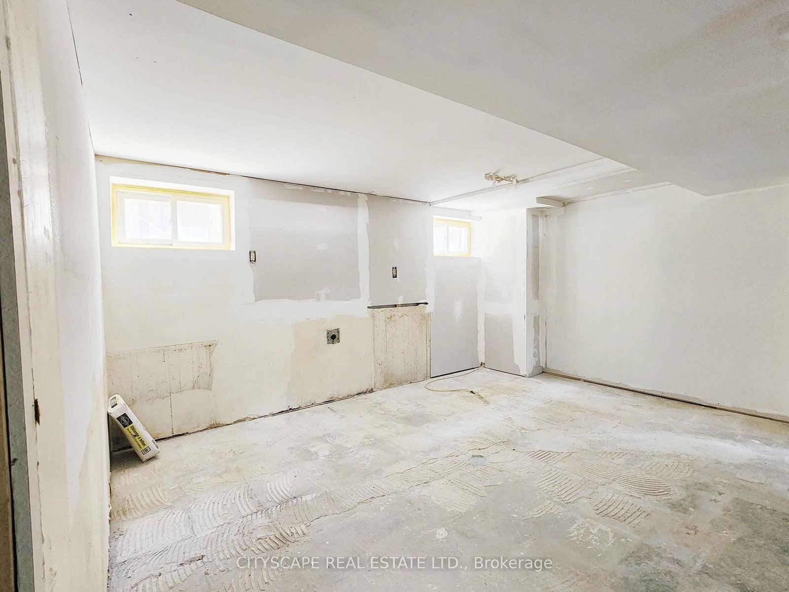 23 MANORWOOD Rd, Toronto — 24