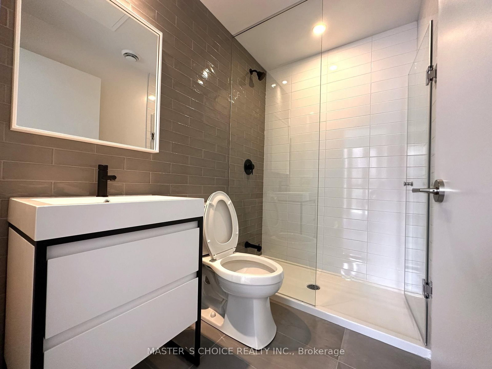 323-150 logan Ave, Toronto — 16