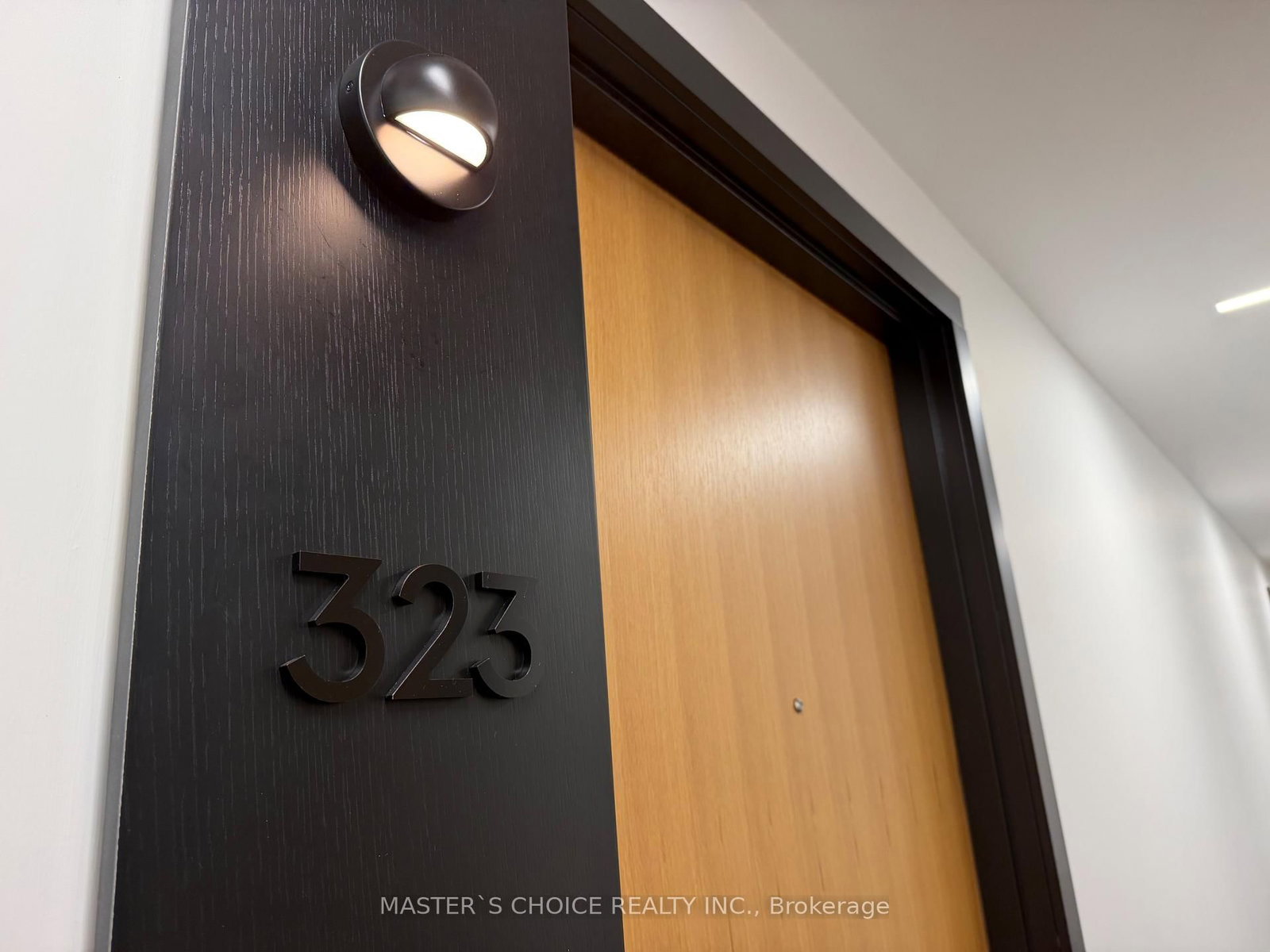 323-150 logan Ave, Toronto — 3