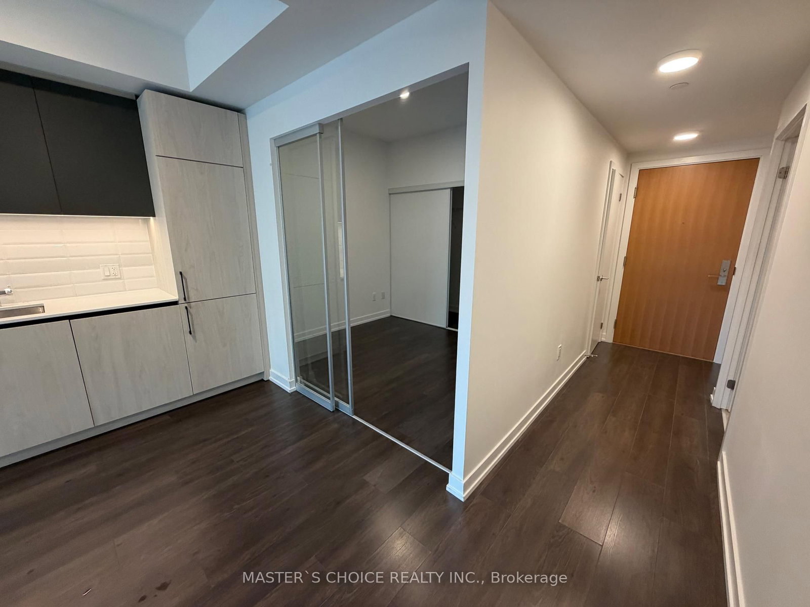 323-150 logan Ave, Toronto — 5