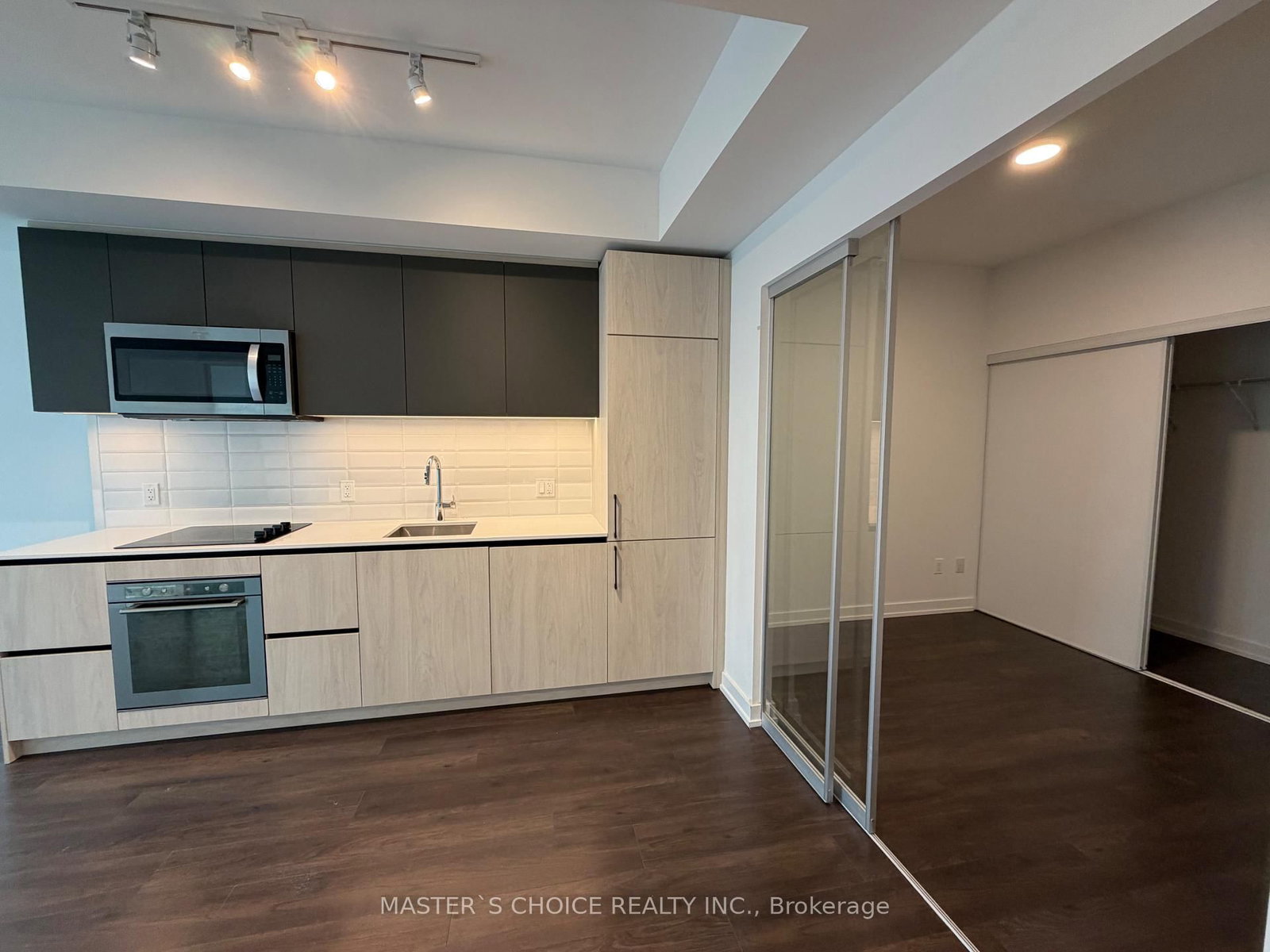 323-150 logan Ave, Toronto — 6