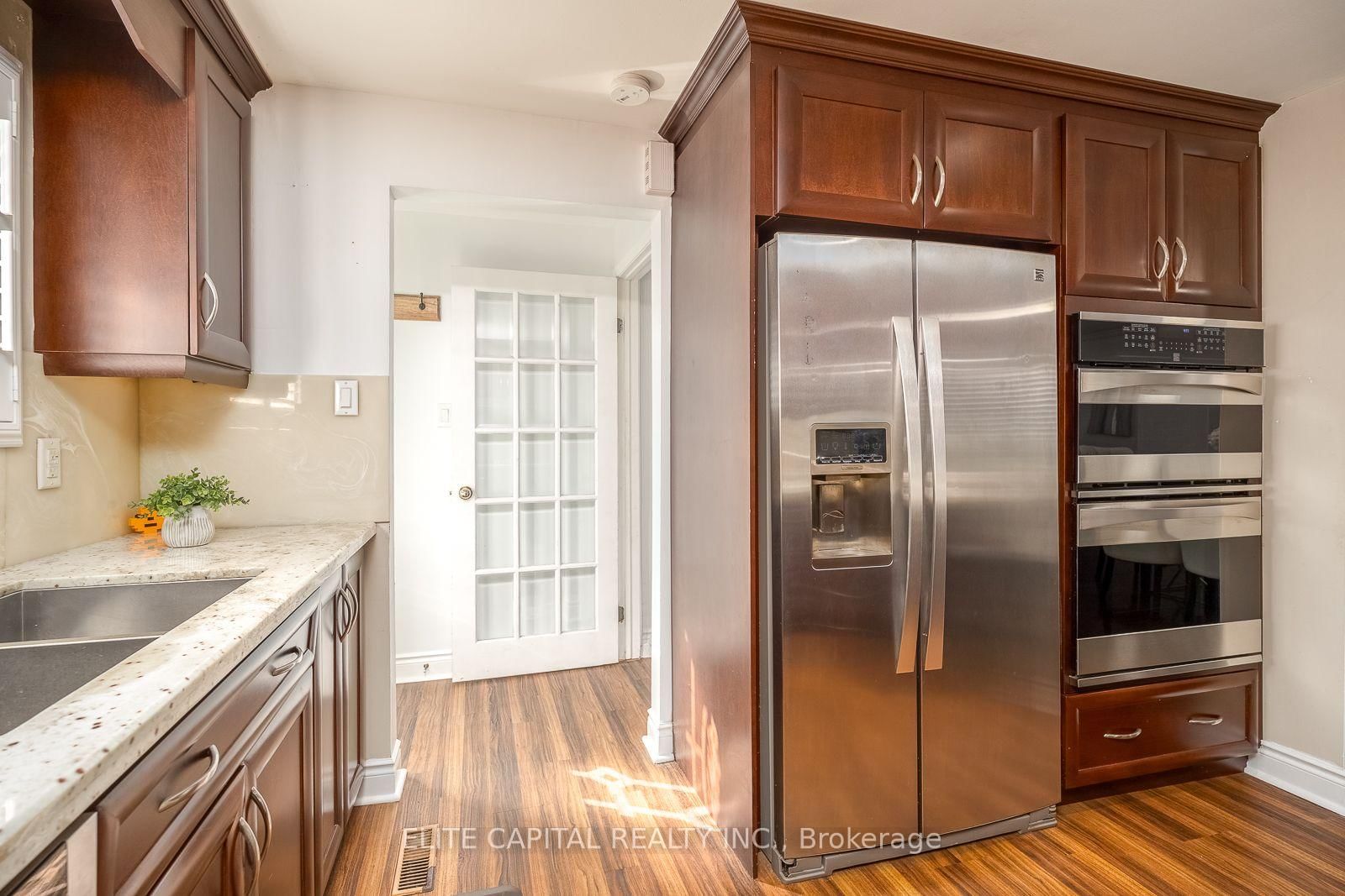 27 Staley Terr, Toronto — 16