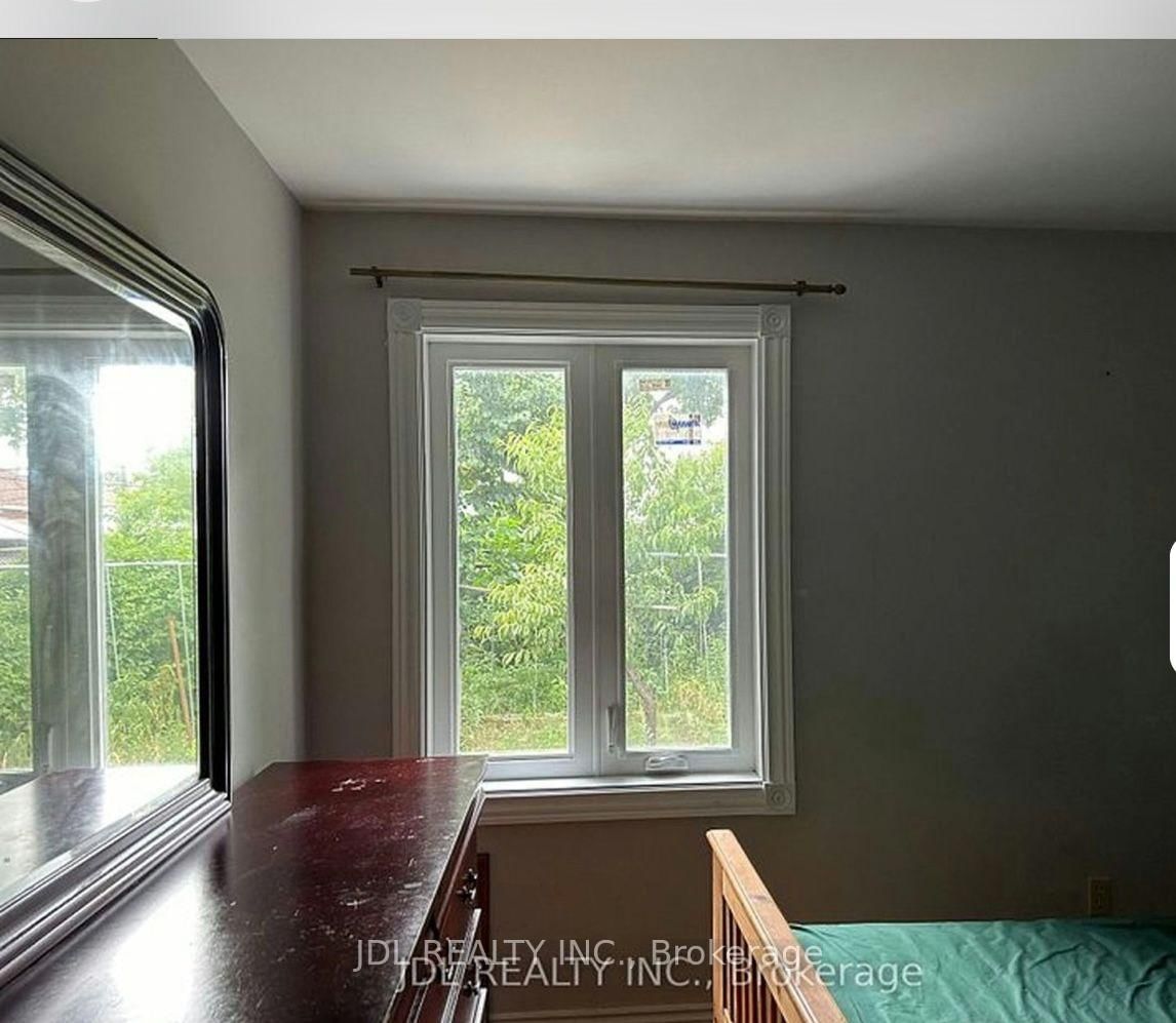Three-Bedroom Main Floor-8 Highwood Ave Ave, Toronto — 4