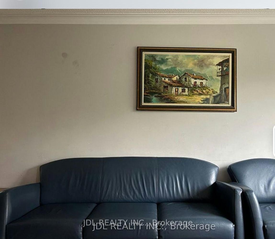 Three-Bedroom Main Floor-8 Highwood Ave Ave, Toronto — 7