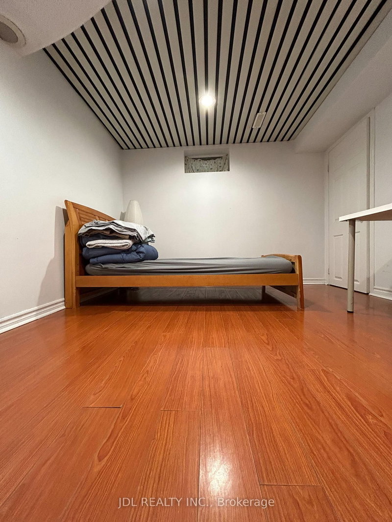 Two-Bedroom Bsmt - 44 Glencoyne Cres Cres - Photo 2