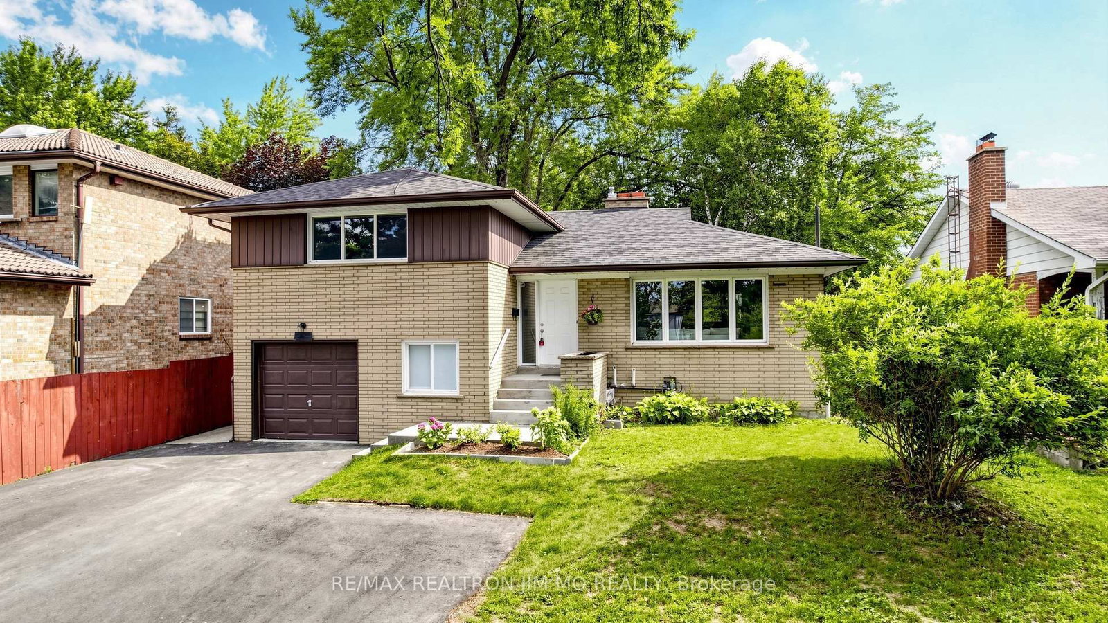2571 Kennedy Rd, Toronto — 2