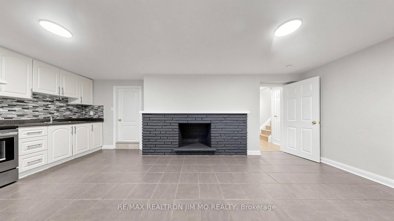2571 Kennedy Rd, Toronto — 32
