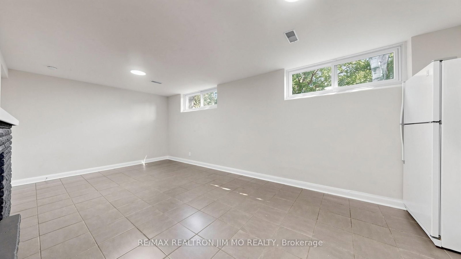 2571 Kennedy Rd, Toronto — 35