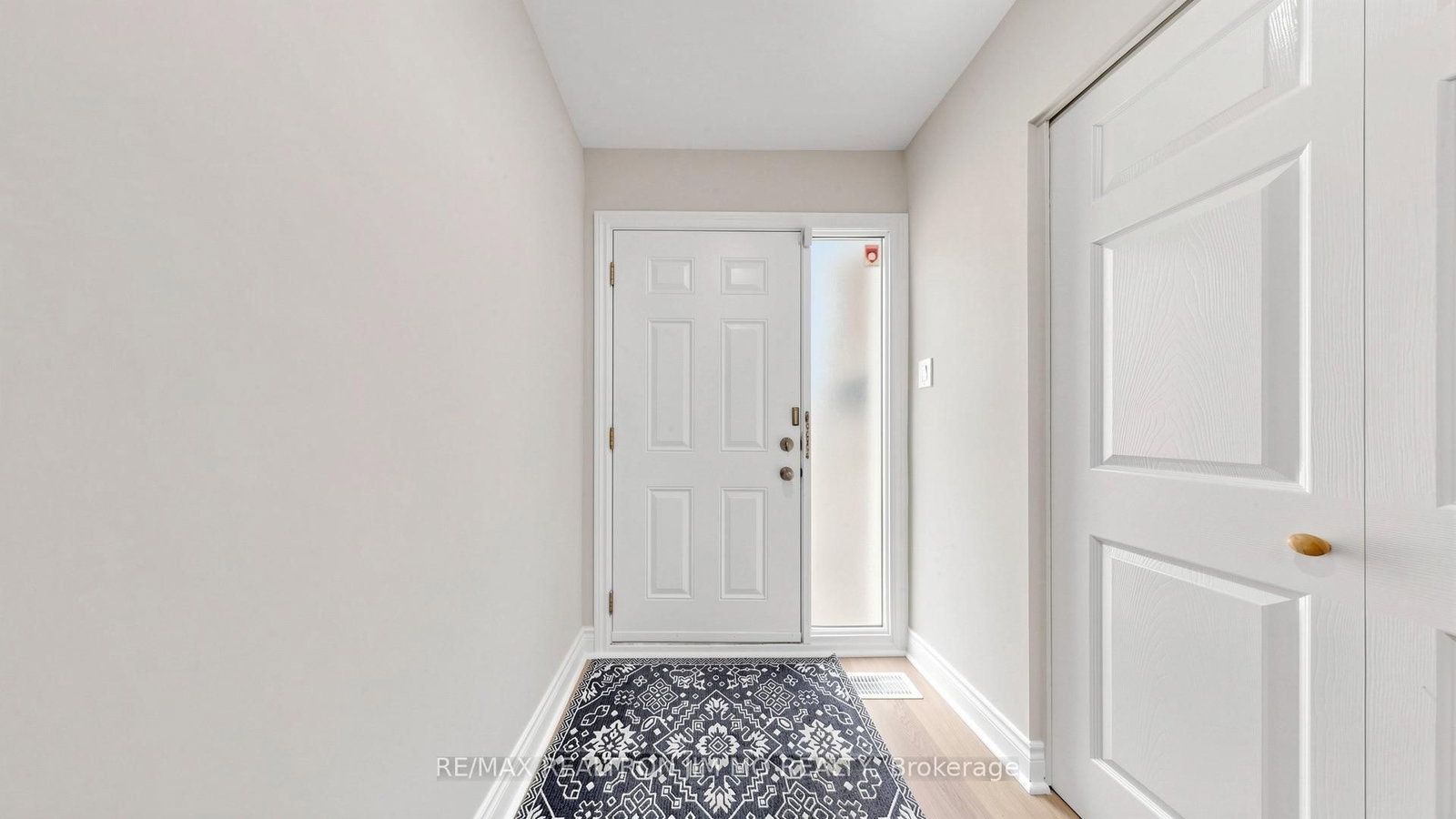 2571 Kennedy Rd, Toronto — 4