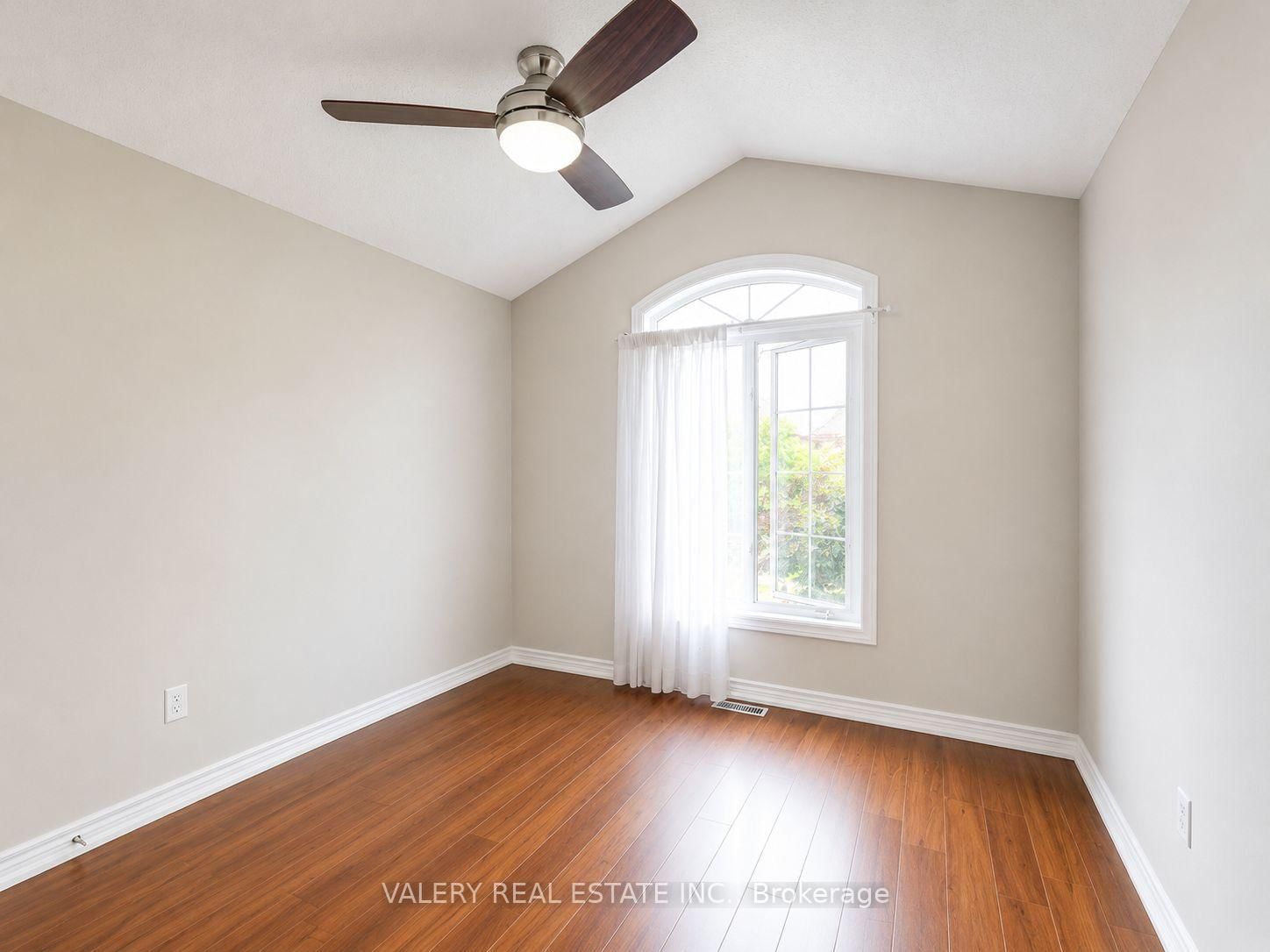 15 Silktop Tr, Brampton — 16