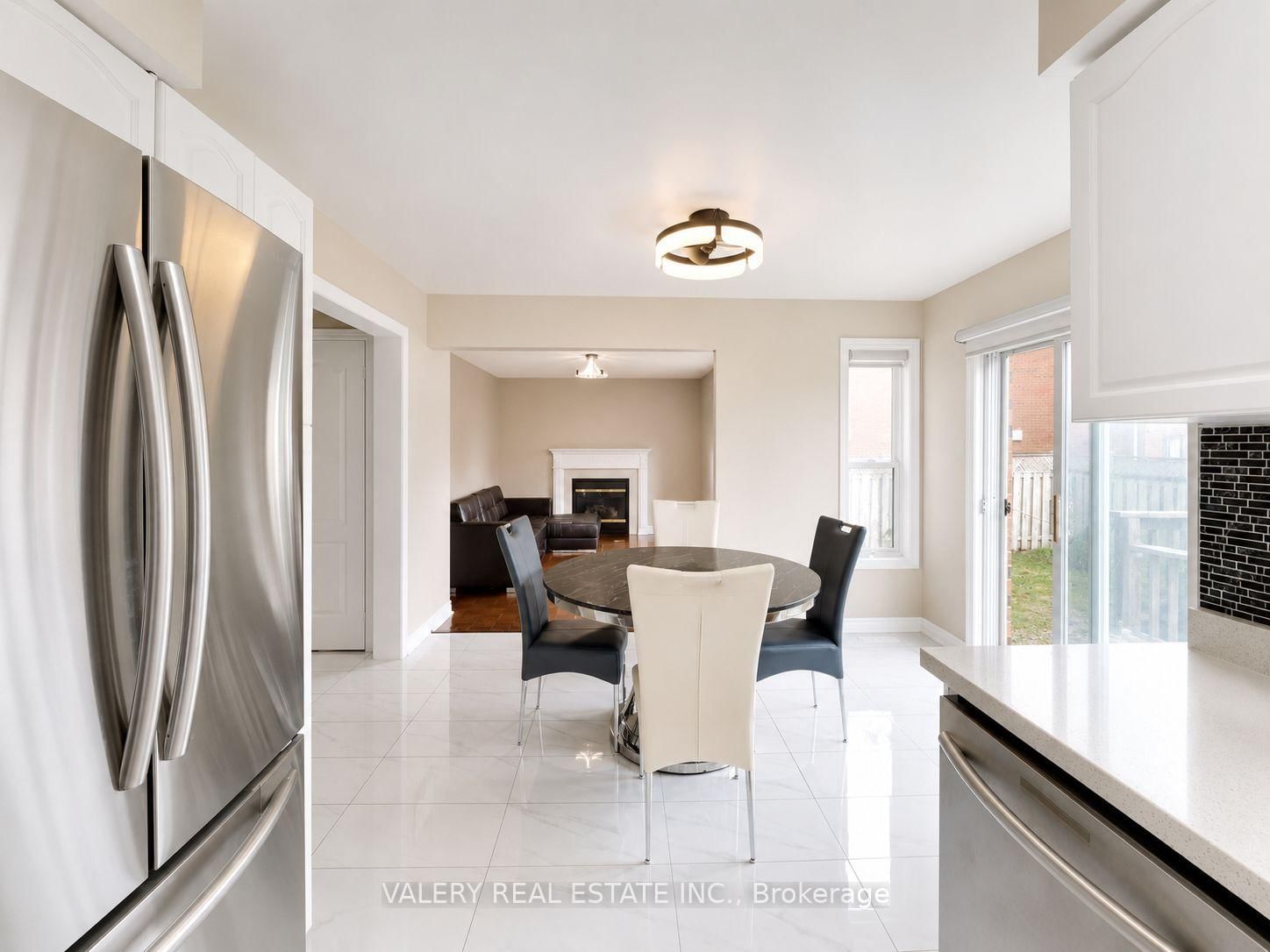 15 Silktop Tr, Brampton — 7
