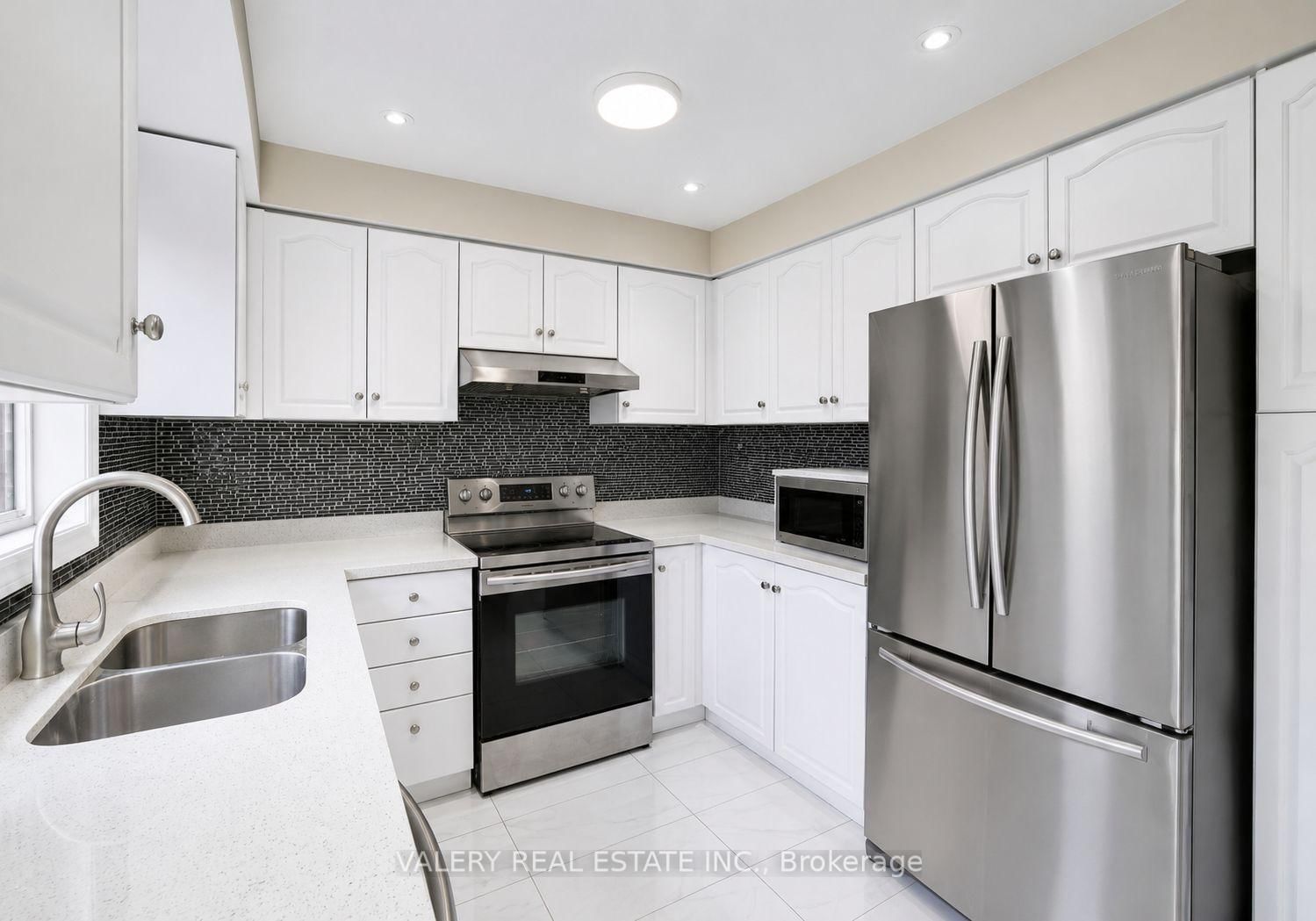 15 Silktop Tr, Brampton — 9