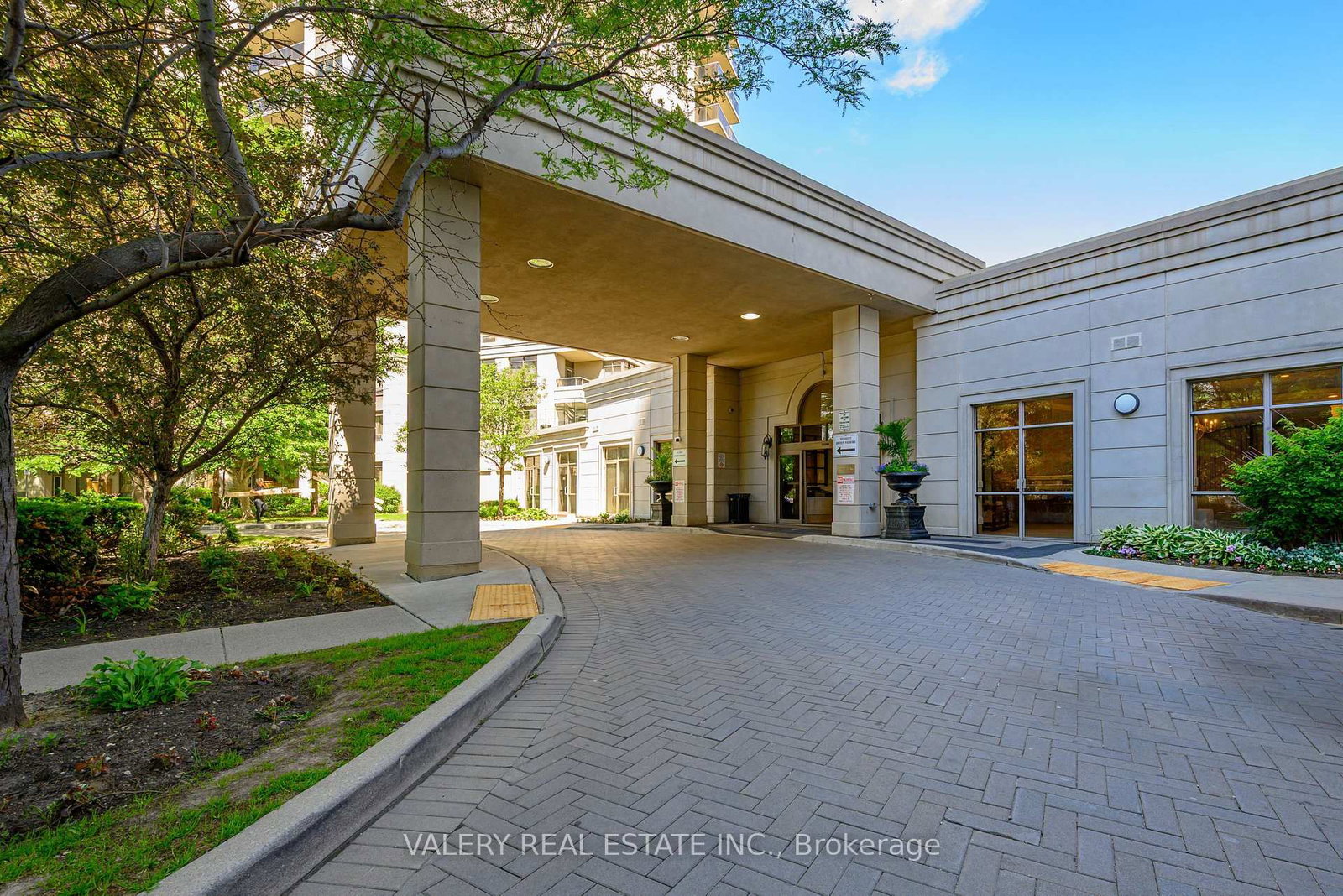 1626-700 Humberwood Blvd, Toronto — 3