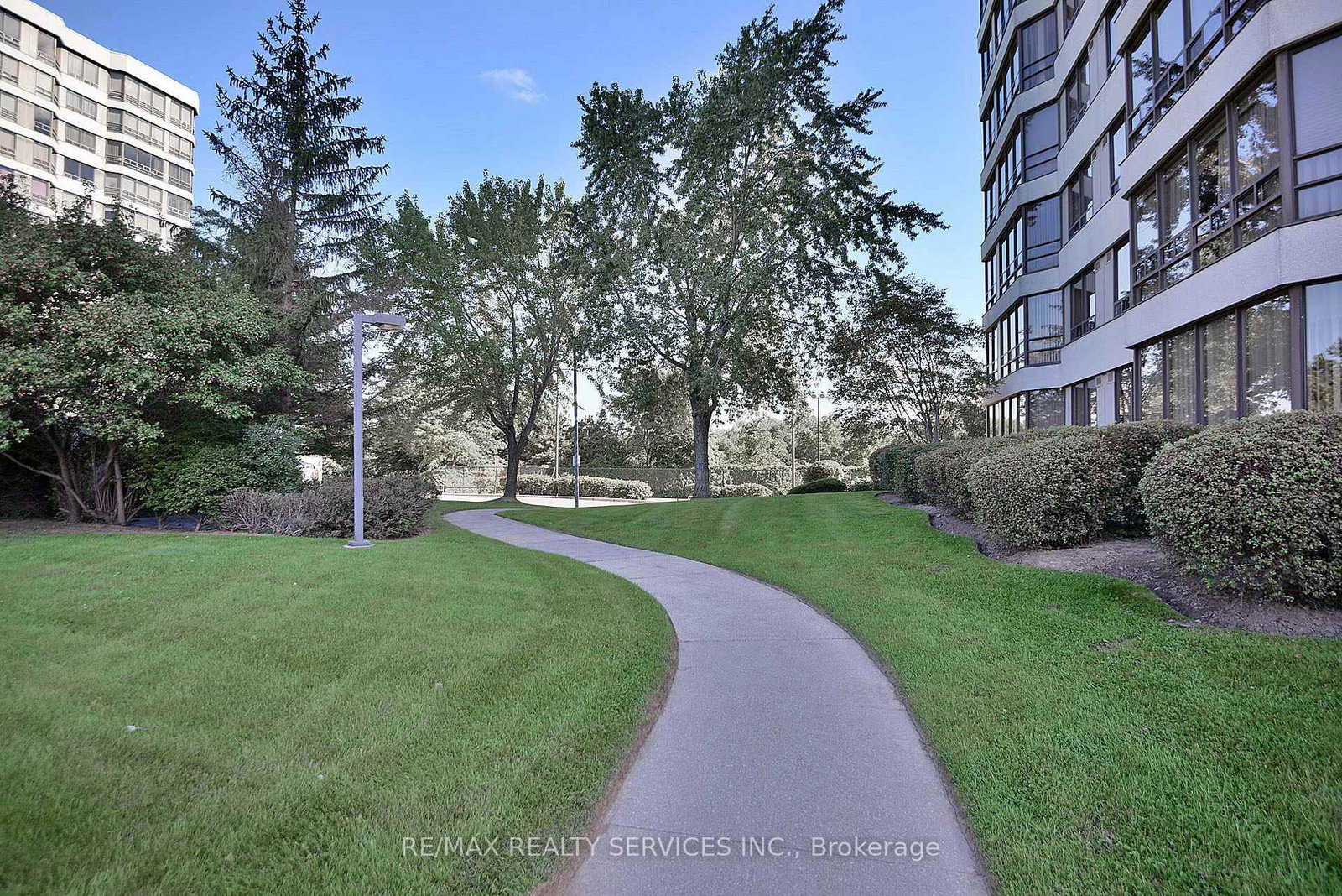 402-330 Mill St, Brampton — 43