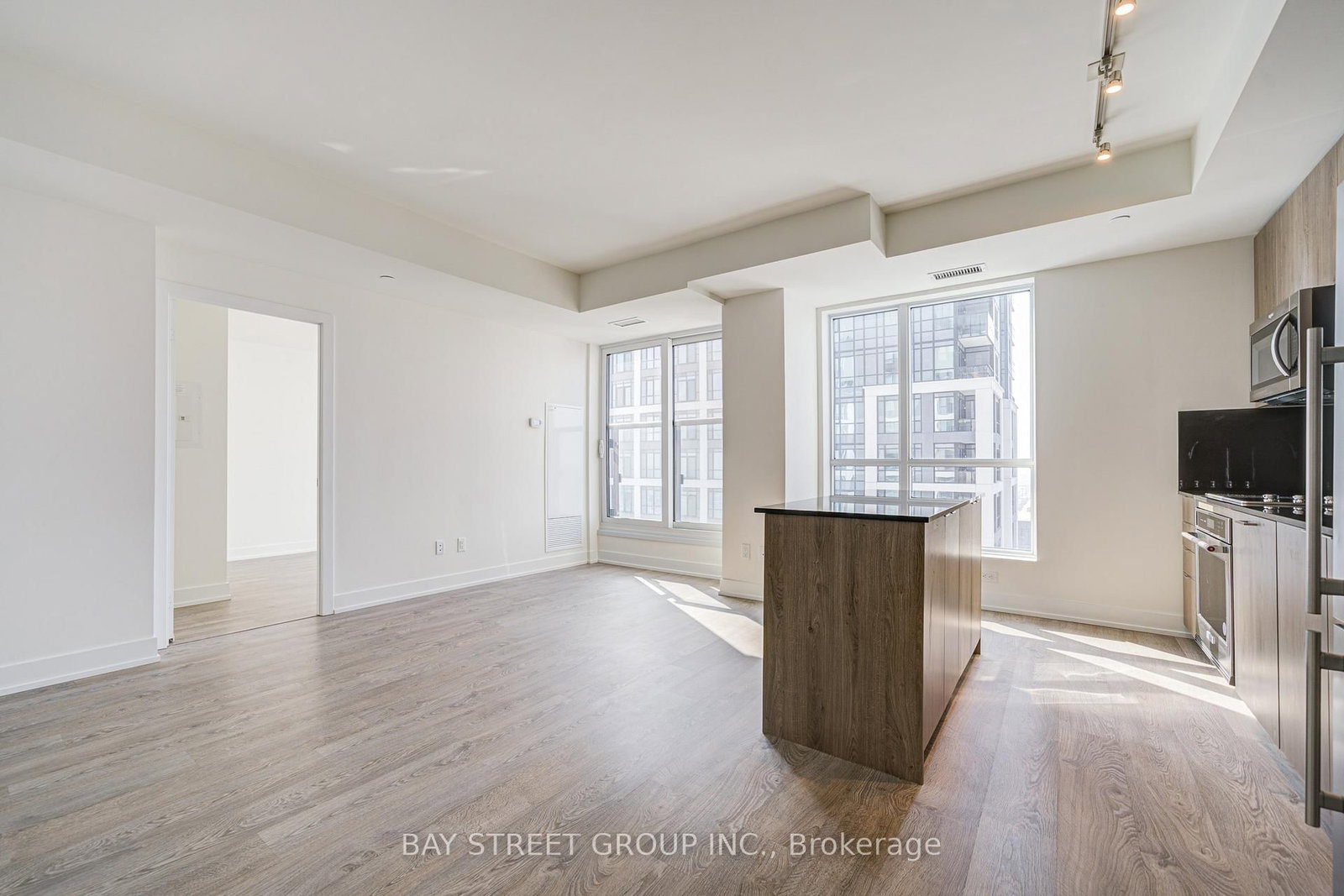 4032-5 Mabelle Ave, Toronto — 13
